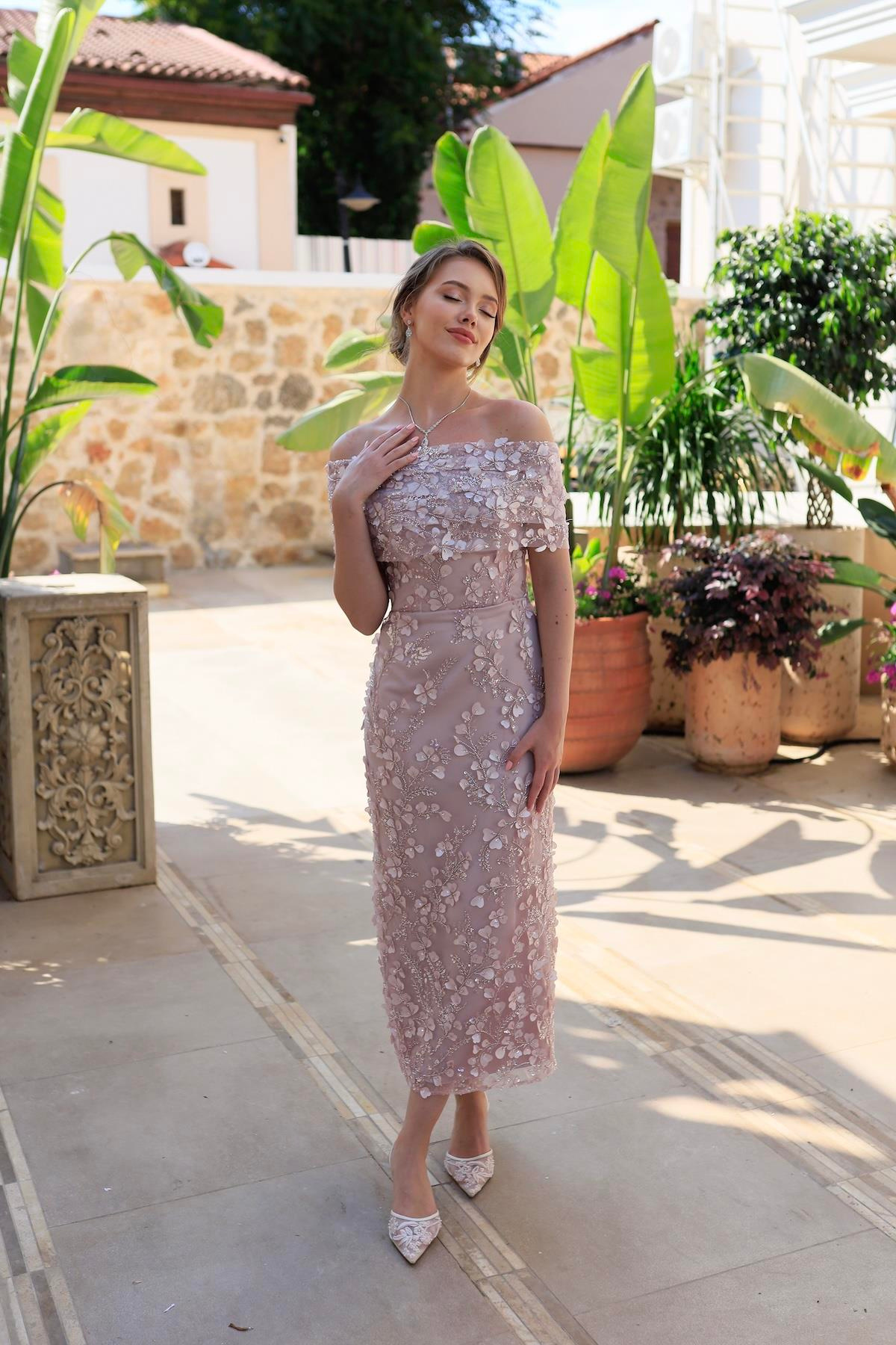 TheElsa | Kişiye Özel Üretim Abiye Elbise | Lavinya Pudra Çiçekli Özel Tasarım Dantel Abiye ElbiseDANTEL ELBİSELERLavinya Powder Floral Special Design Lace Evening Dress