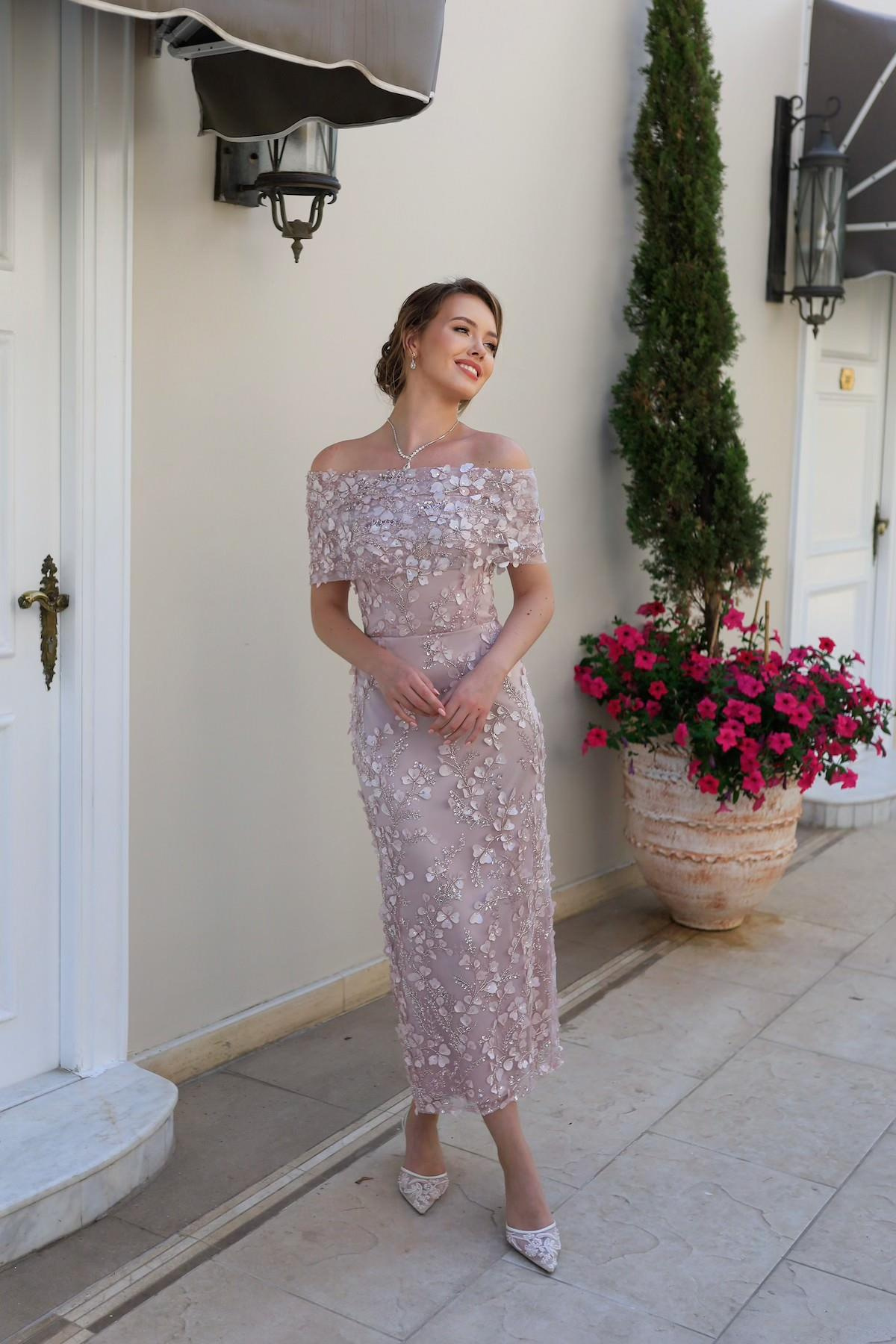 TheElsa | Kişiye Özel Üretim Abiye Elbise | Lavinya Pudra Çiçekli Özel Tasarım Dantel Abiye ElbiseDANTEL ELBİSELERLavinya Powder Floral Special Design Lace Evening Dress