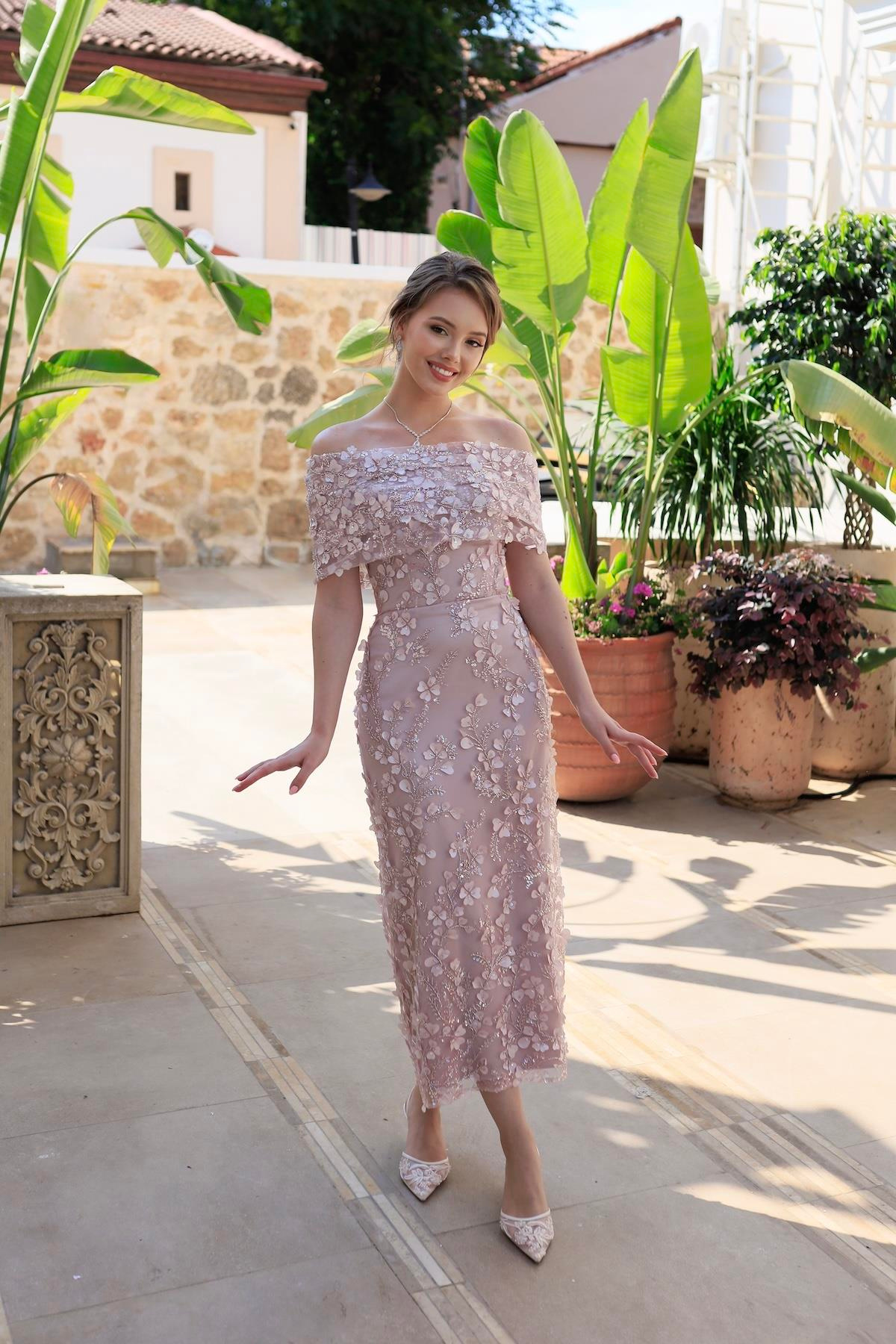 TheElsa | Kişiye Özel Üretim Abiye Elbise | Lavinya Pudra Çiçekli Özel Tasarım Dantel Abiye ElbiseDANTEL ELBİSELERLavinya Powder Floral Special Design Lace Evening Dress