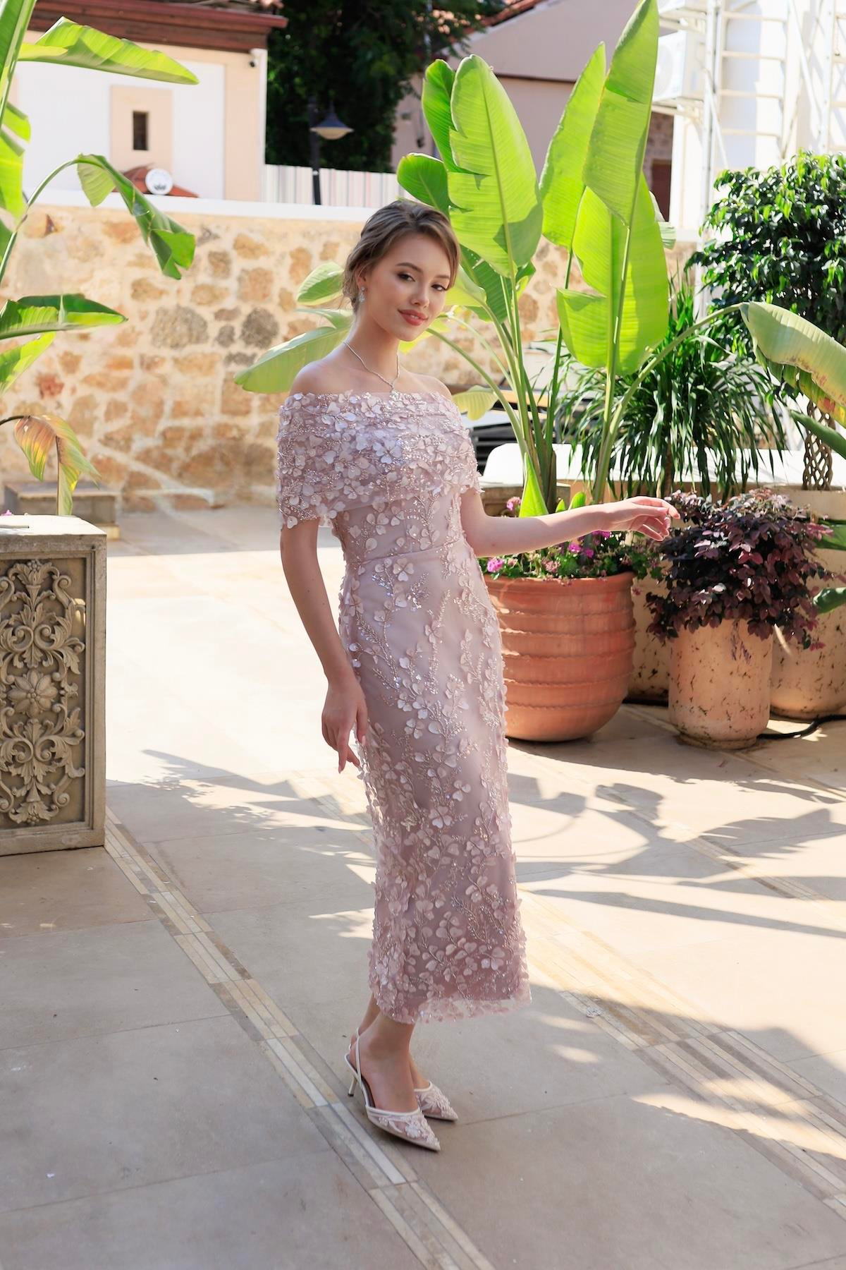 TheElsa | Kişiye Özel Üretim Abiye Elbise | Lavinya Pudra Çiçekli Özel Tasarım Dantel Abiye ElbiseDANTEL ELBİSELERLavinya Powder Floral Special Design Lace Evening Dress