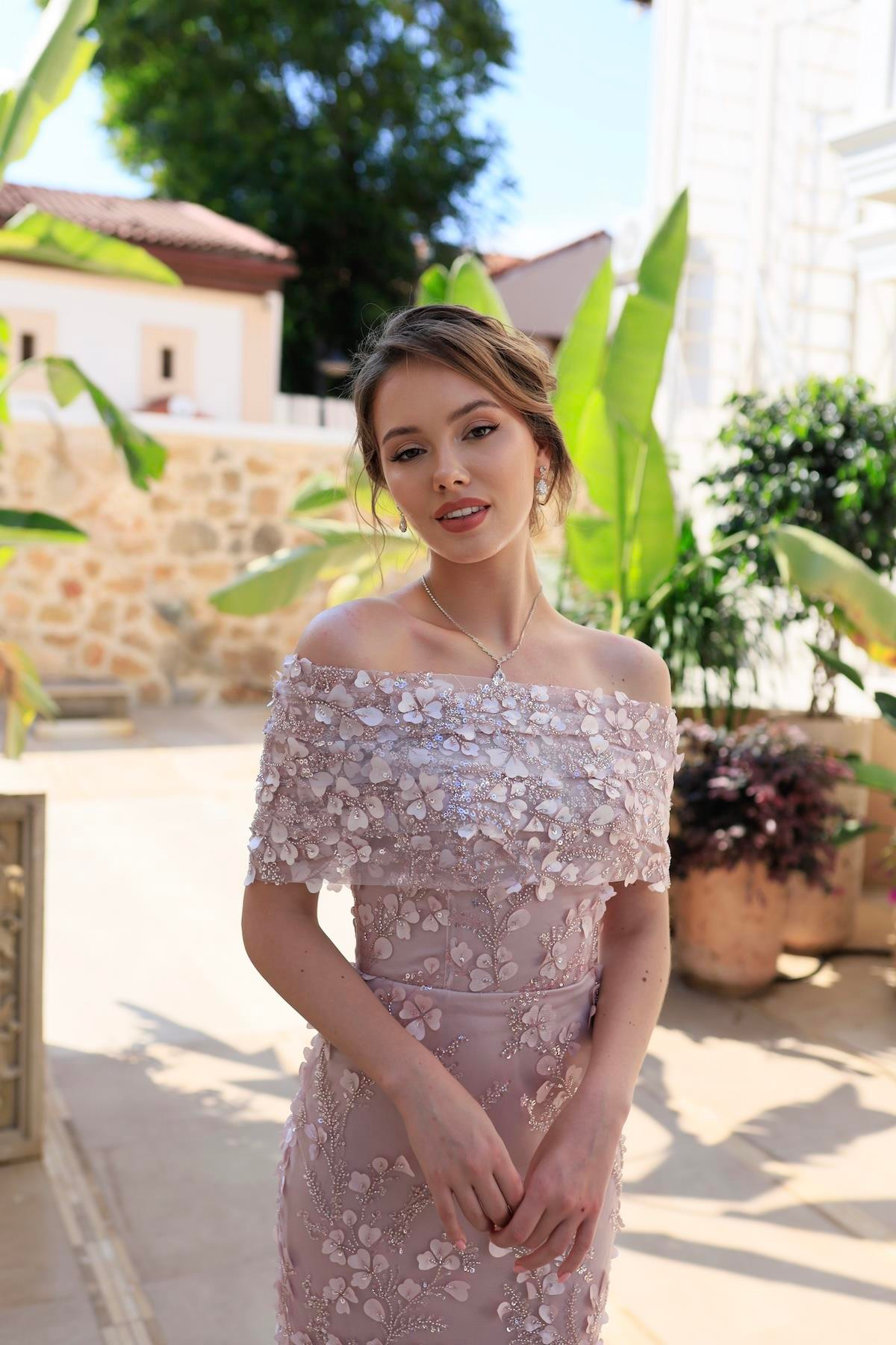 TheElsa | Kişiye Özel Üretim Abiye Elbise | Lavinya Pudra Çiçekli Özel Tasarım Dantel Abiye ElbiseDANTEL ELBİSELERLavinya Powder Floral Special Design Lace Evening Dress