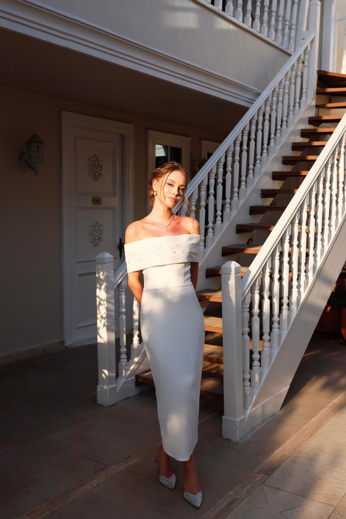 TheElsa | Kişiye Özel Üretim Abiye Elbise | Leyla Beyaz Özel Tasarım Kalem ElbiseÖZEL ÜRETİM ELBİSELeyla White Special Design Pencil Wedding Engagement Dress