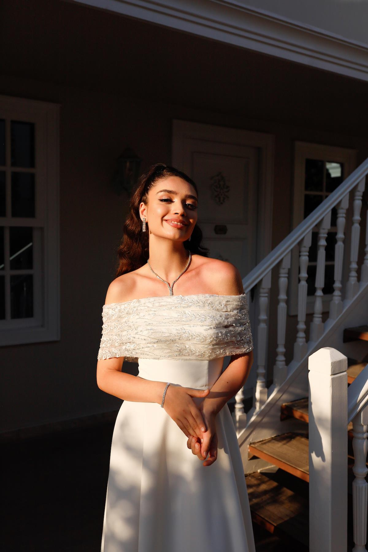 TheElsa | Kişiye Özel Üretim Abiye Elbise | Piraye Prenses Beyaz Özel Tasarım Dantel Detaylı  Nikah Nişan ElbisesiBEYAZ ELBİSELERLinda Prenses Beyaz Özel Tasarım Dantel Detaylı Nikah Nişan Elbisesi