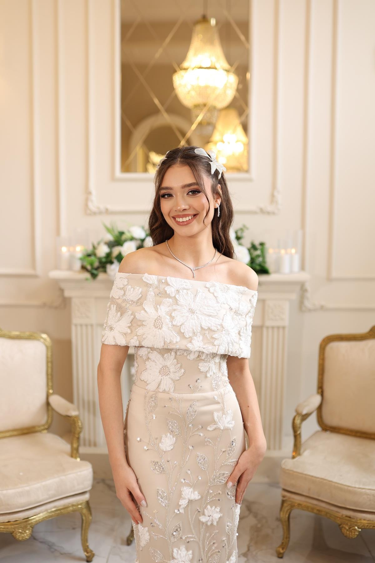 TheElsa | MARGARET BEYAZBEYAZ DANTEL ELBİSELERMargaret Saten Bolero Beyaz Çiçekli Nişan Nikah Davet Elbise