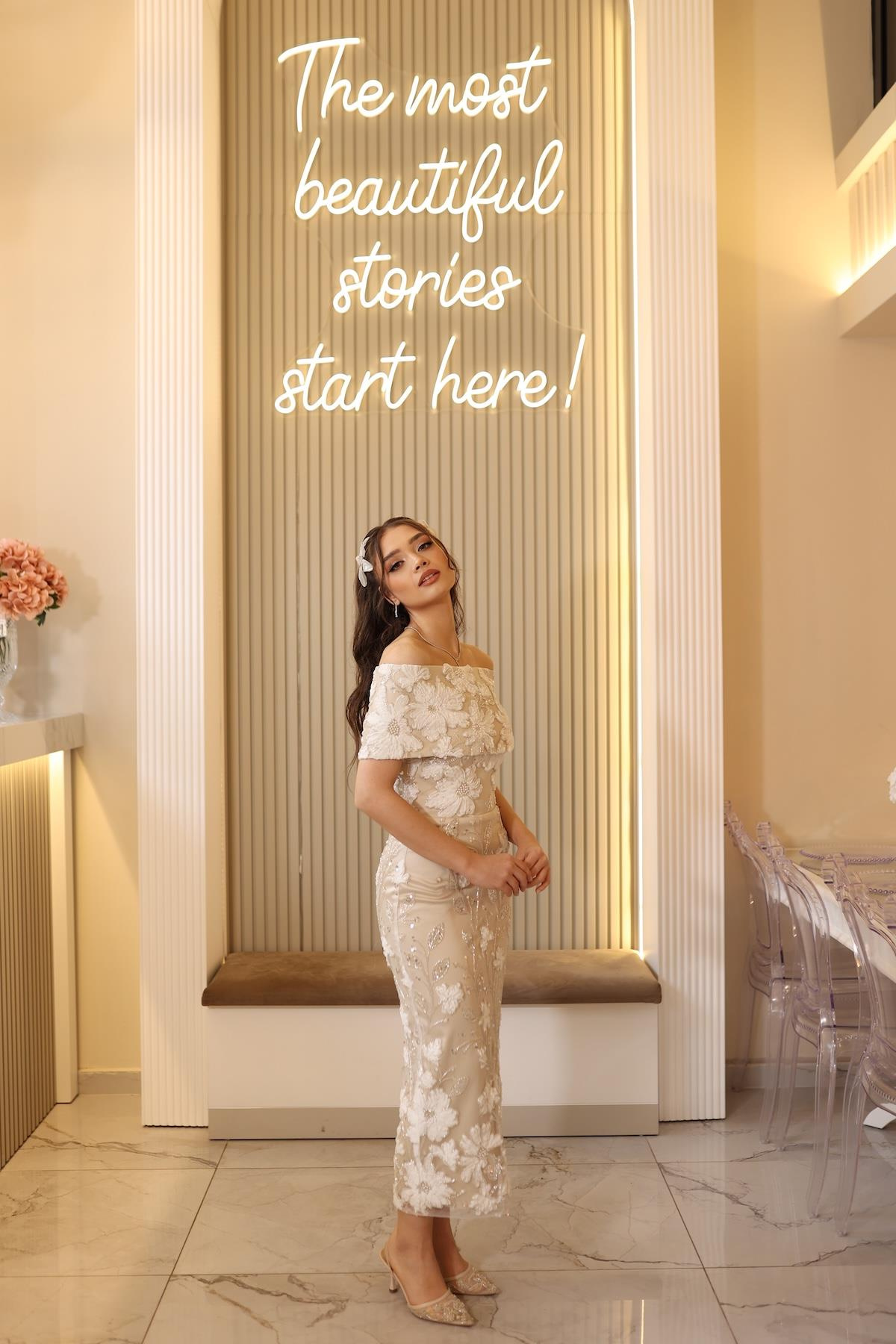 TheElsa | MARGARET BEYAZBEYAZ DANTEL ELBİSELERMargaret Saten Bolero Beyaz Çiçekli Nişan Nikah Davet Elbise