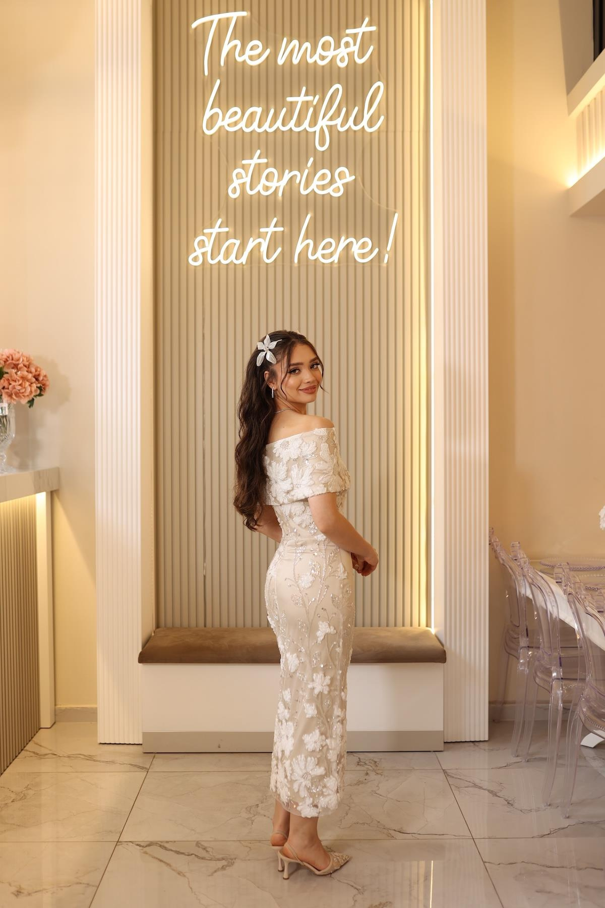 TheElsa | MARGARET BEYAZBEYAZ DANTEL ELBİSELERMargaret Saten Bolero Beyaz Çiçekli Nişan Nikah Davet Elbise