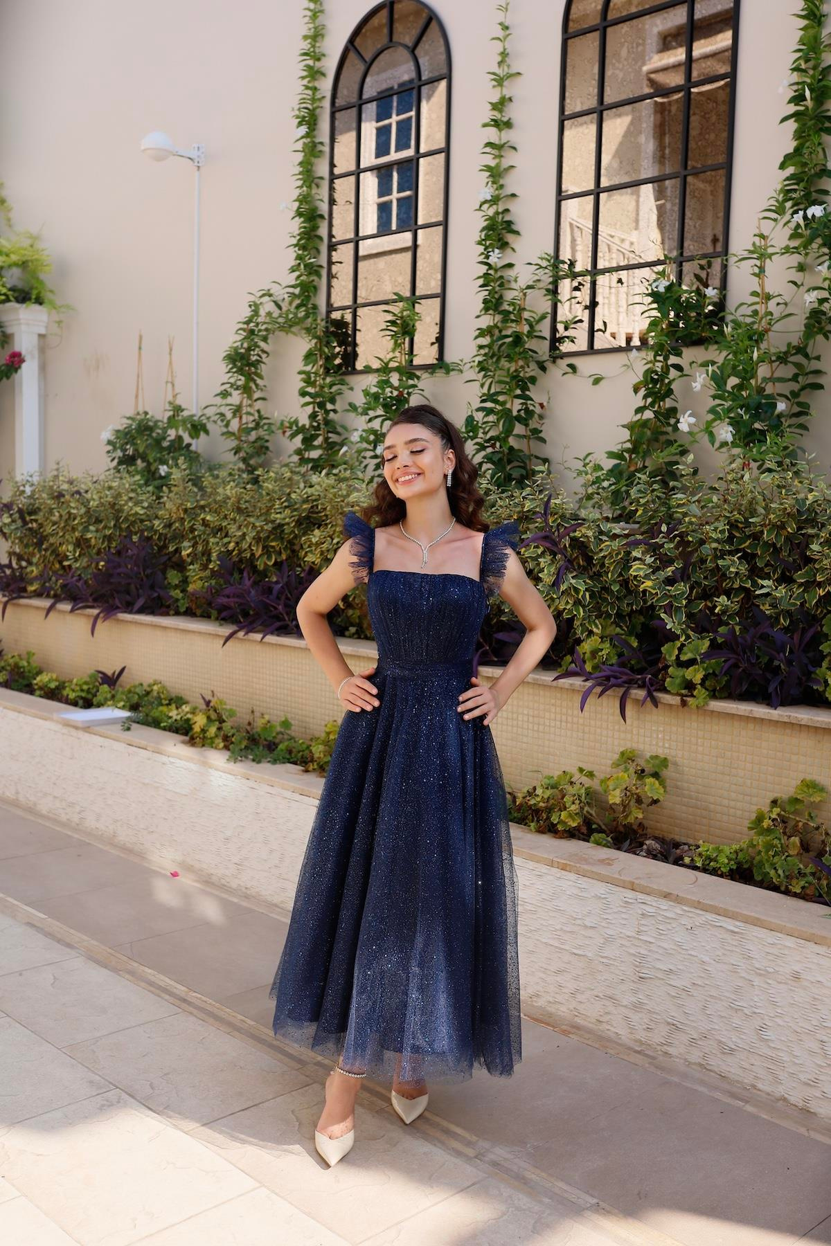 TheElsa | Kişiye Özel Üretim Abiye Elbise | Melissa Lacivert Özel Tasarım Simli Tül Abiye ElbiseÖZEL ÜRETİM ELBİSEMelissa Navy Blue Special Design Silvery Tulle Evening Dress