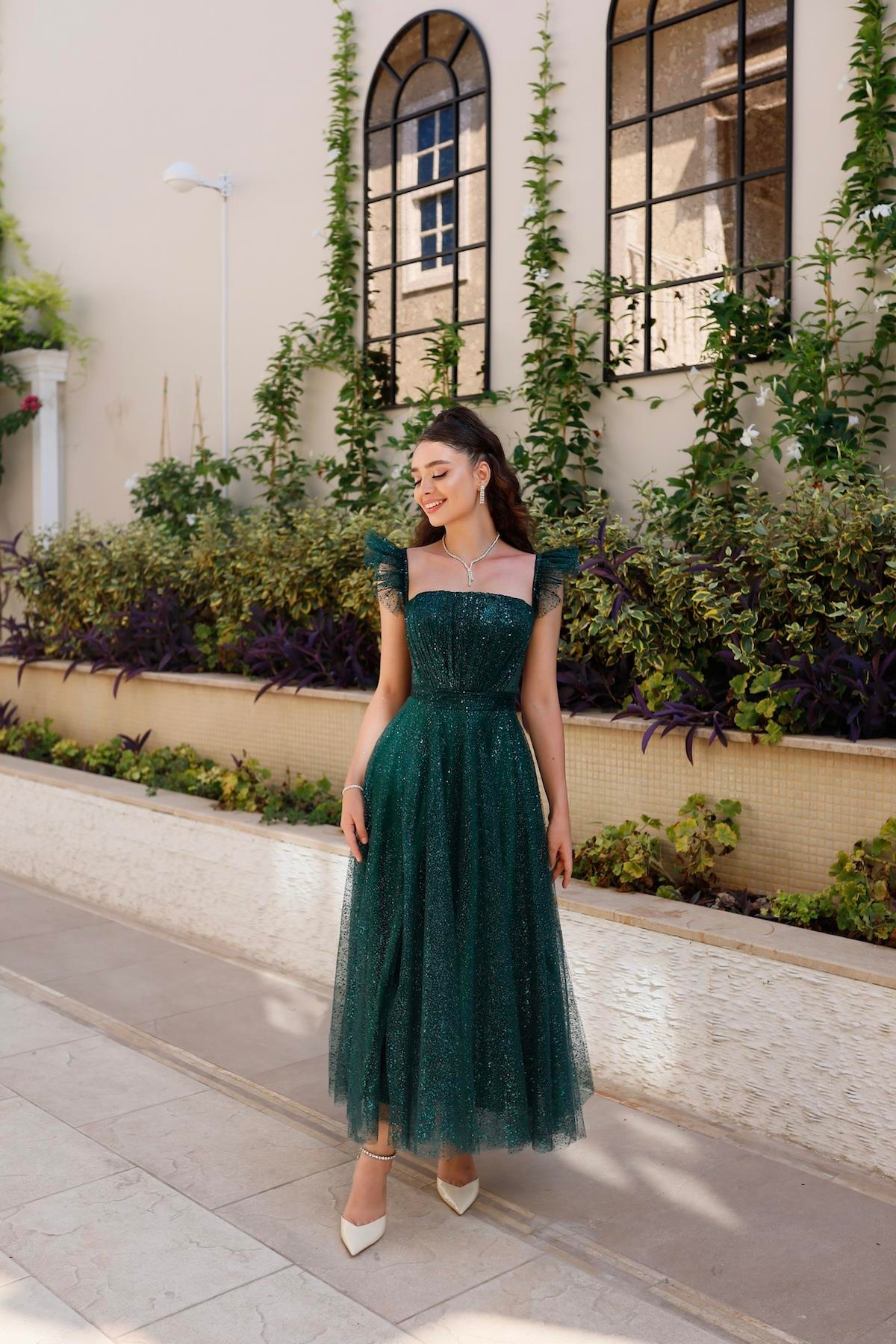 TheElsa | Kişiye Özel Üretim Abiye Elbise | Melissa Zümrüt Yeşili Özel Tasarım Simli Tül Abiye ElbiseÖZEL ÜRETİM ELBİSEMelissa Emerald Green Special Design Silvery Tulle Evening Dress