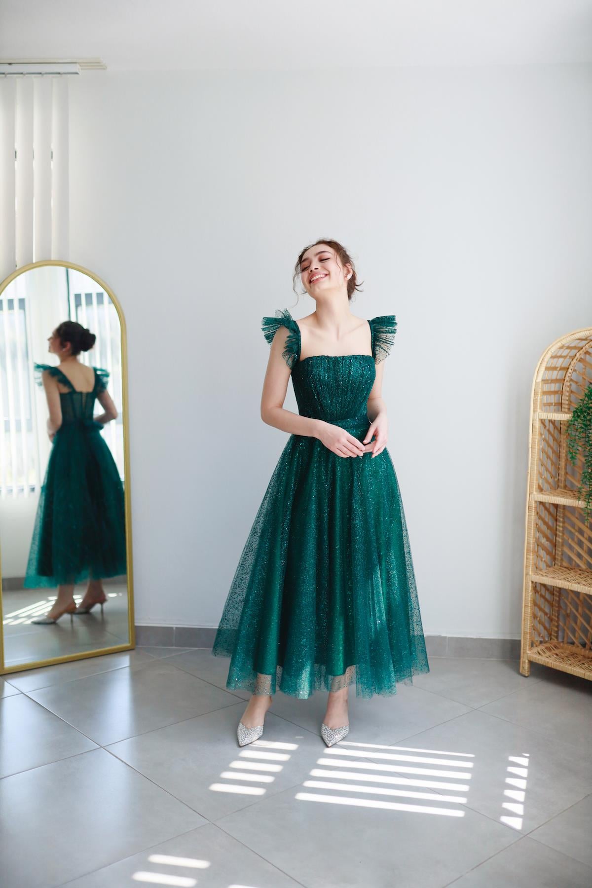 TheElsa | Kişiye Özel Üretim Abiye Elbise | Melissa Zümrüt Yeşili Özel Tasarım Simli Tül Abiye ElbiseÖZEL ÜRETİM ELBİSEMelissa Emerald Green Special Design Silvery Tulle Evening Dress