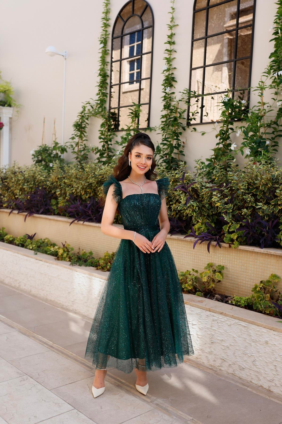 TheElsa | Kişiye Özel Üretim Abiye Elbise | Melissa Zümrüt Yeşili Özel Tasarım Simli Tül Abiye ElbiseÖZEL ÜRETİM ELBİSEMelissa Emerald Green Special Design Silvery Tulle Evening Dress