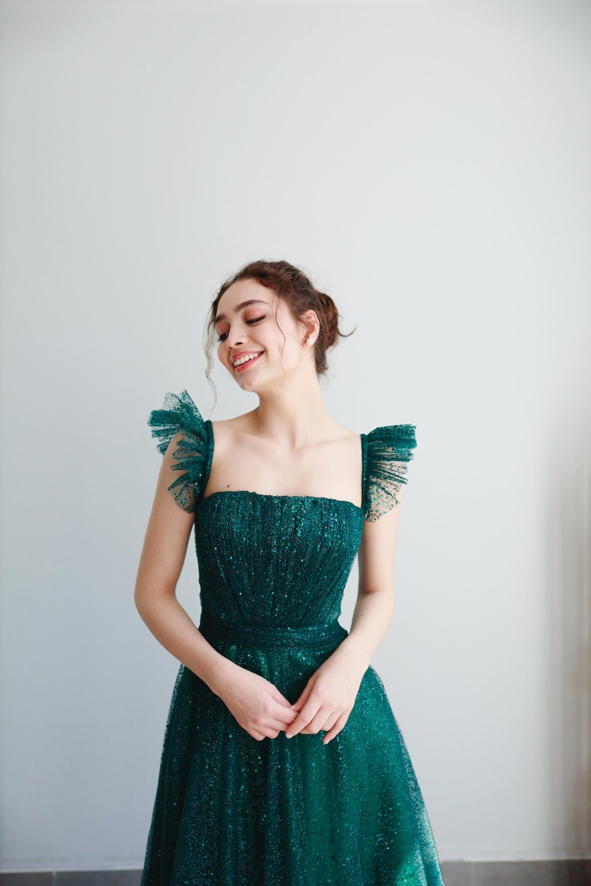 TheElsa | Kişiye Özel Üretim Abiye Elbise | Melissa Zümrüt Yeşili Özel Tasarım Simli Tül Abiye ElbiseÖZEL ÜRETİM ELBİSEMelissa Emerald Green Special Design Silvery Tulle Evening Dress