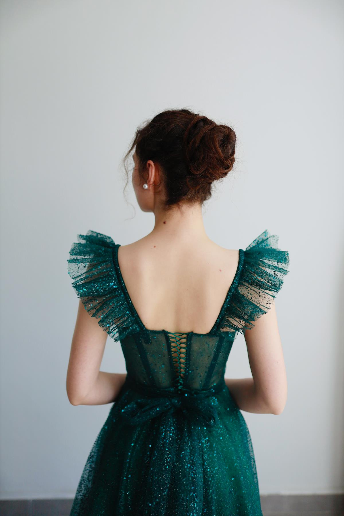 TheElsa | Kişiye Özel Üretim Abiye Elbise | Melissa Zümrüt Yeşili Özel Tasarım Simli Tül Abiye ElbiseÖZEL ÜRETİM ELBİSEMelissa Emerald Green Special Design Silvery Tulle Evening Dress