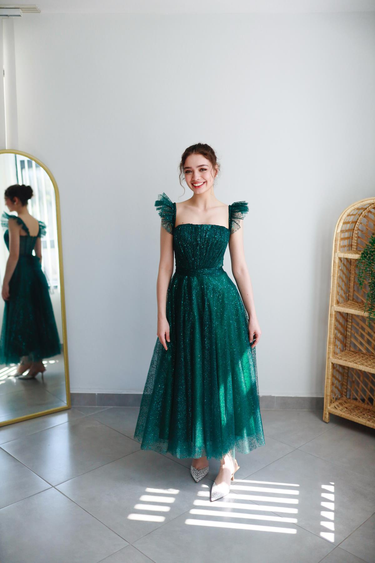 TheElsa | Kişiye Özel Üretim Abiye Elbise | Melissa Zümrüt Yeşili Özel Tasarım Simli Tül Abiye ElbiseÖZEL ÜRETİM ELBİSEMelissa Emerald Green Special Design Silvery Tulle Evening Dress