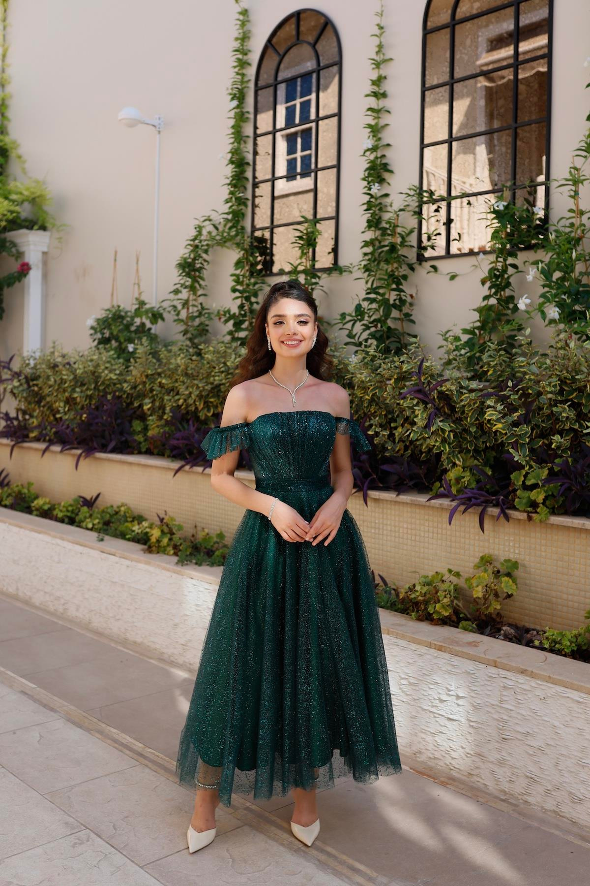 TheElsa | Kişiye Özel Üretim Abiye Elbise | Melissa Zümrüt Yeşili Özel Tasarım Simli Tül Abiye ElbiseÖZEL ÜRETİM ELBİSEMelissa Emerald Green Special Design Silvery Tulle Evening Dress