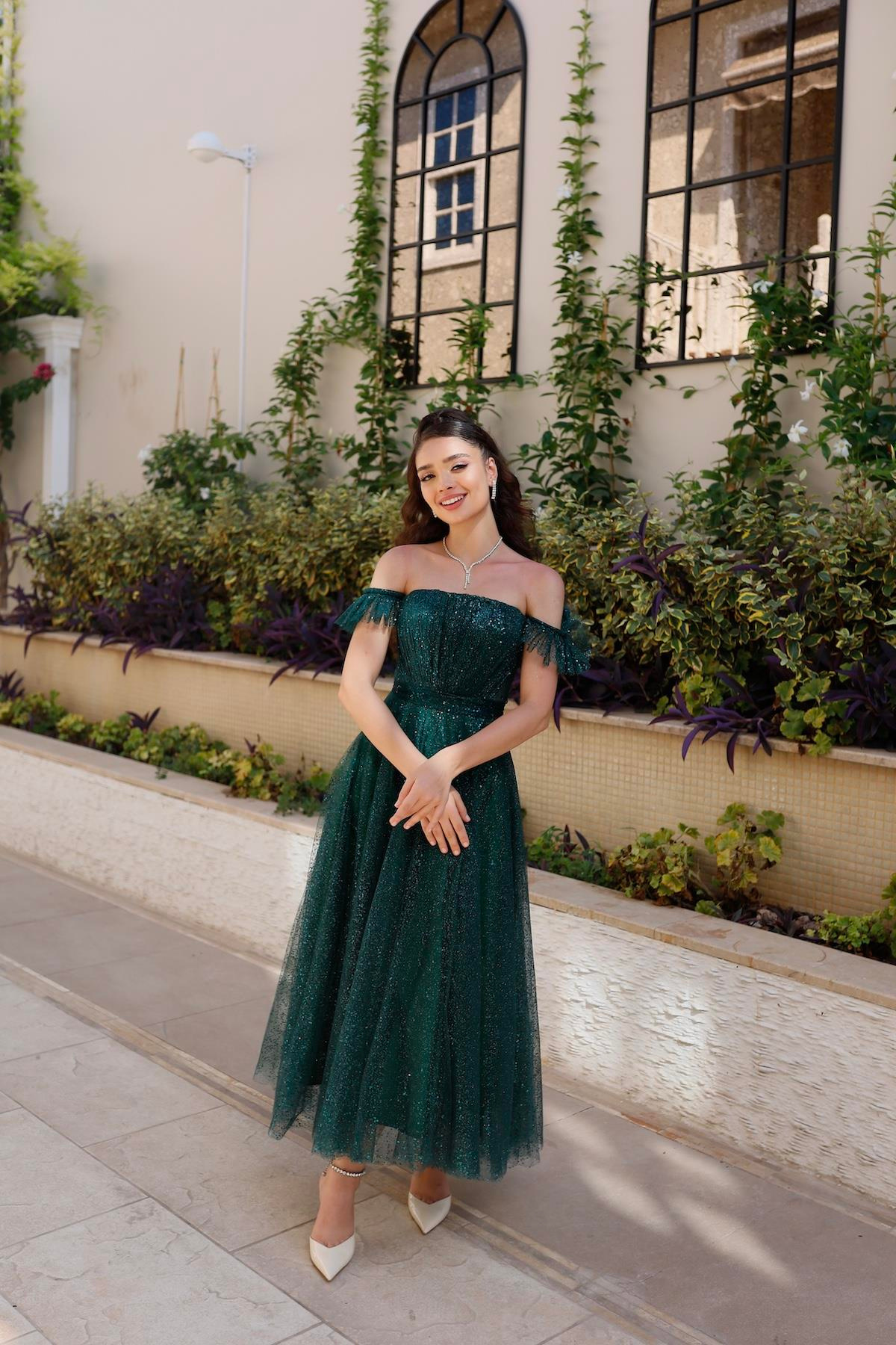TheElsa | Kişiye Özel Üretim Abiye Elbise | Melissa Zümrüt Yeşili Özel Tasarım Simli Tül Abiye ElbiseÖZEL ÜRETİM ELBİSEMelissa Emerald Green Special Design Silvery Tulle Evening Dress