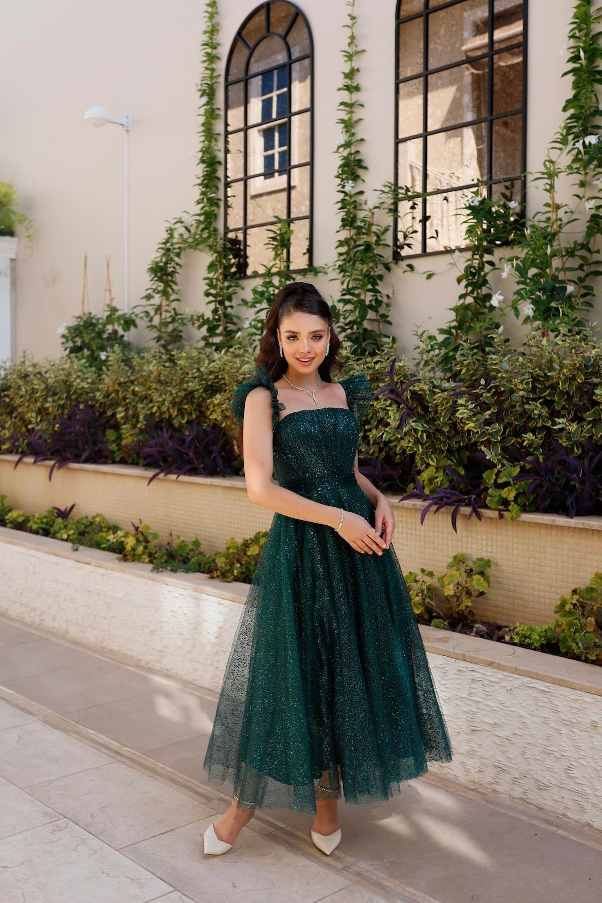 TheElsa | Kişiye Özel Üretim Abiye Elbise | Melissa Zümrüt Yeşili Özel Tasarım Simli Tül Abiye ElbiseÖZEL ÜRETİM ELBİSEMelissa Emerald Green Special Design Silvery Tulle Evening Dress