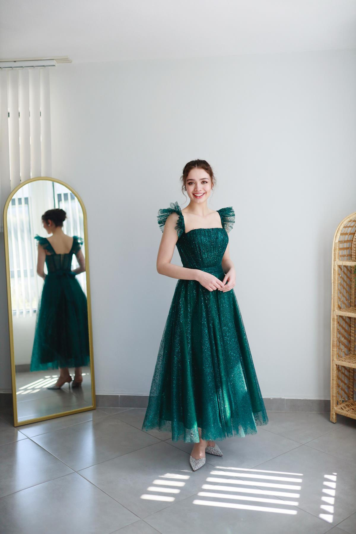 TheElsa | Kişiye Özel Üretim Abiye Elbise | Melissa Zümrüt Yeşili Özel Tasarım Simli Tül Abiye ElbiseÖZEL ÜRETİM ELBİSEMelissa Emerald Green Special Design Silvery Tulle Evening Dress