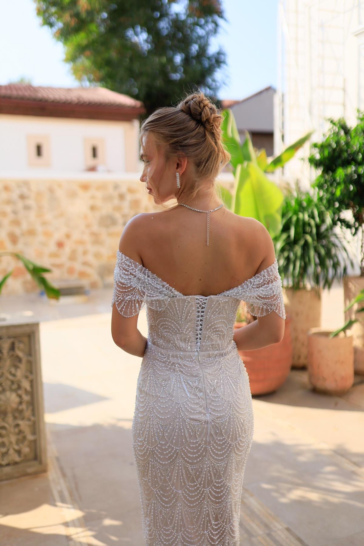 TheElsa | MONICA DÜŞÜK KOL KALEMDANTEL ELBİSELERMonica Düşük Kol Kalem Özel Tasarım Dantel Nişan Nikah Elbisesi