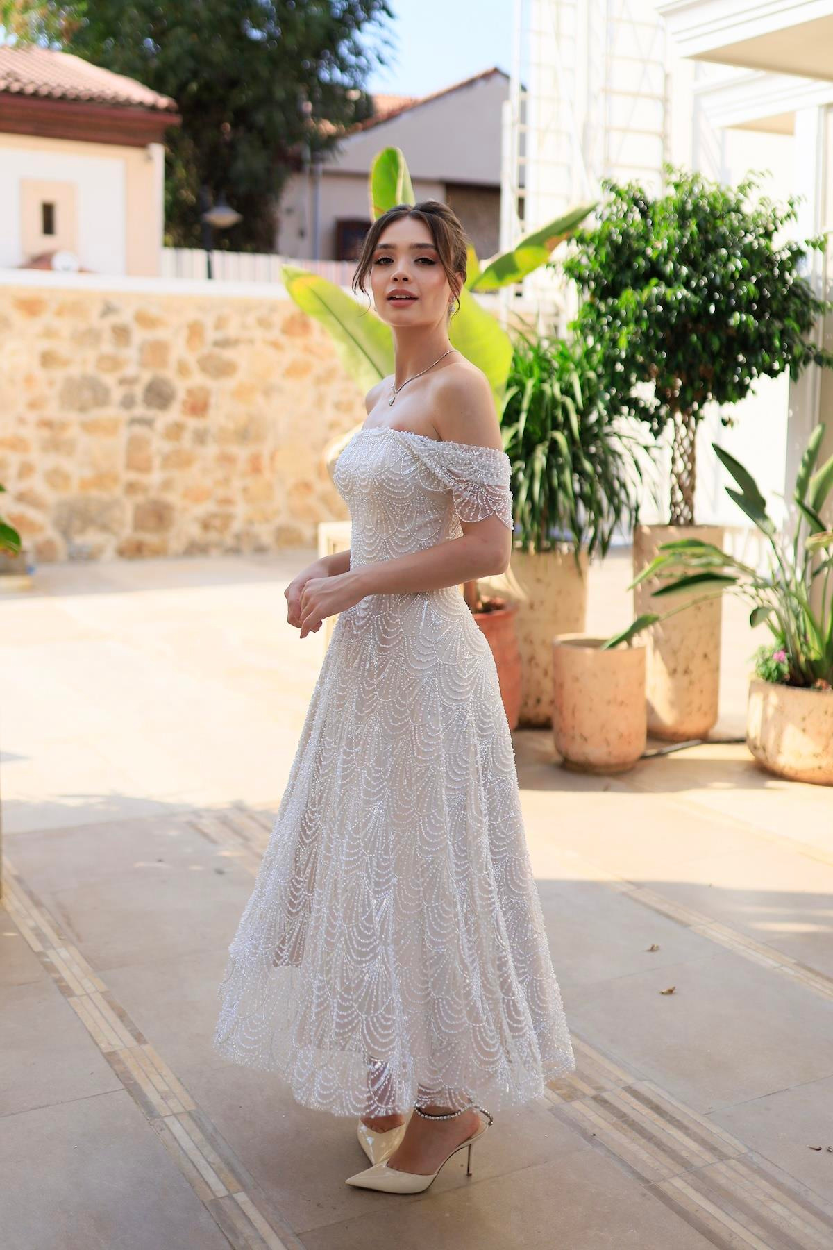 TheElsa | MONICA DÜŞÜK KOL PRENSESÖZEL ÜRETİM TASARIM ELBİSELERMonica Düşük Kol Prenses Özel Tasarım Dantel Nişan Nikah Elbisesi