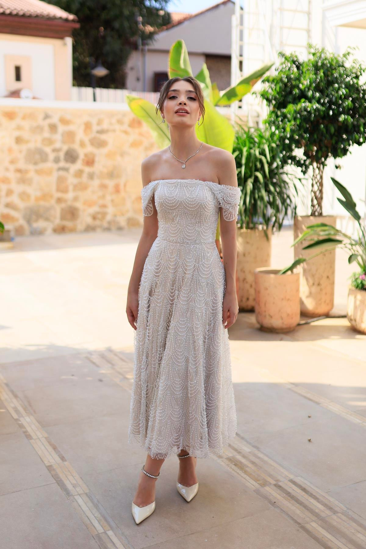 TheElsa | MONICA DÜŞÜK KOL PRENSESÖZEL ÜRETİM TASARIM ELBİSELERMonica Düşük Kol Prenses Özel Tasarım Dantel Nişan Nikah Elbisesi