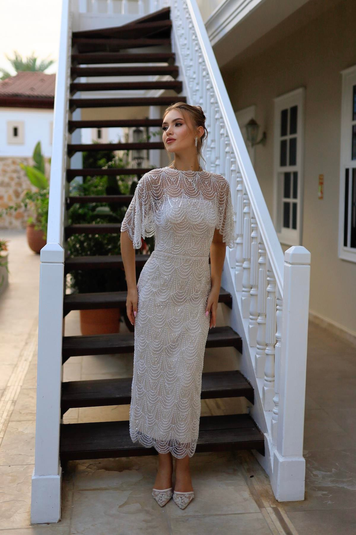 TheElsa | Monica Pelerin KalemDANTEL ELBİSELERMonica Pelerin Kalem Özel Tasarım Dantel Nişan Nikah Elbisesi