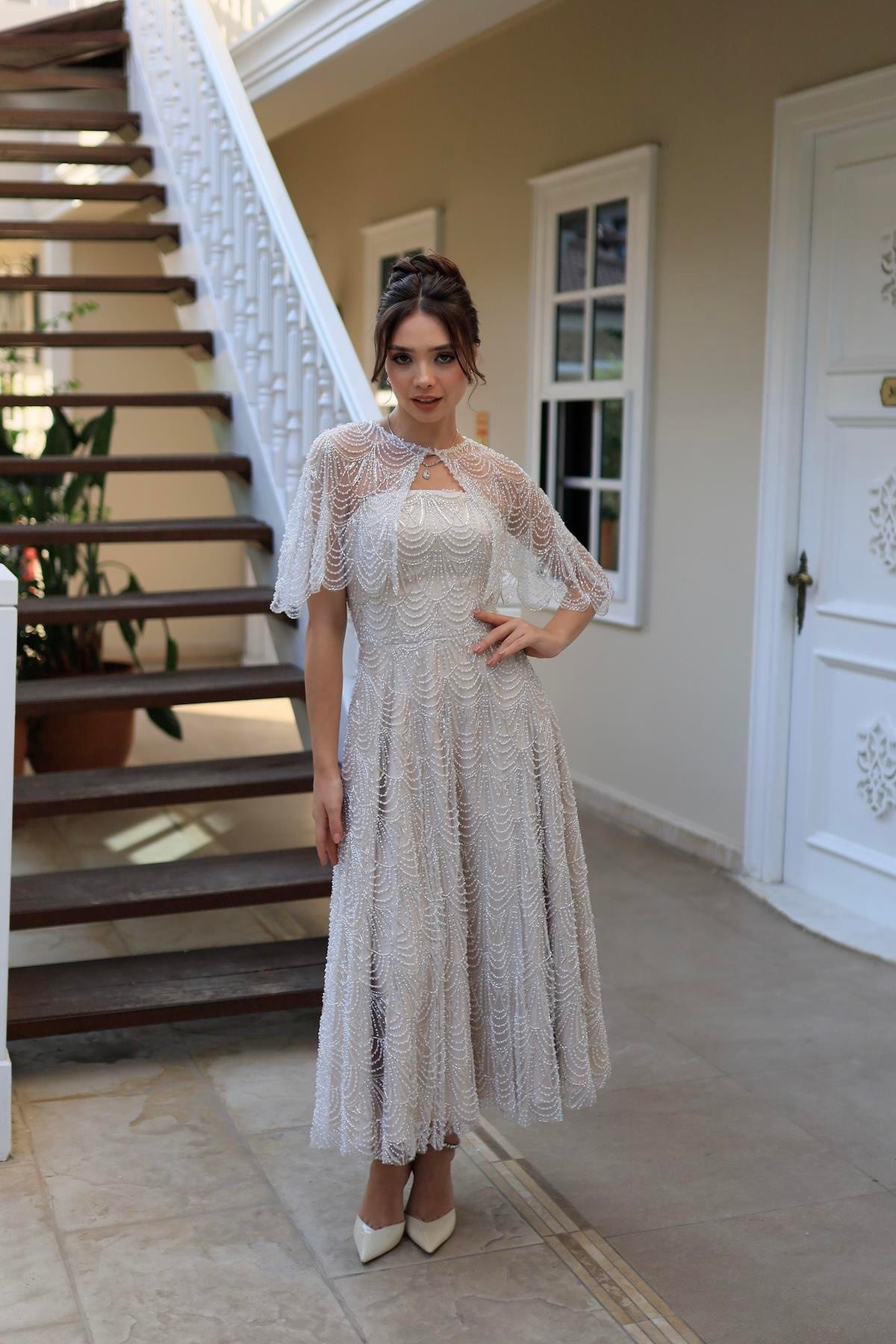 TheElsa | MONICA PELERİN PRENSESBEYAZ ELBİSELERMonica Pelerin Prenses Özel Tasarım Dantel Nişan Nikah Elbisesi