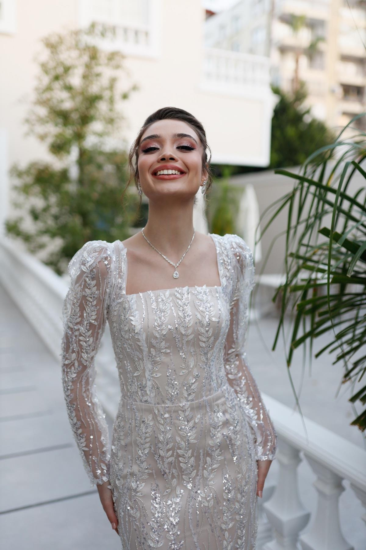 TheElsa | Özel Tasarım Abiye Elbiseler | Nastya Midi Boy Özel Tasarım Dantel Abiye ElbiseÖZEL ÜRETİM TASARIM ELBİSELERNastya Midi Boy Özel Tasarım Dantel Abiye Elbise