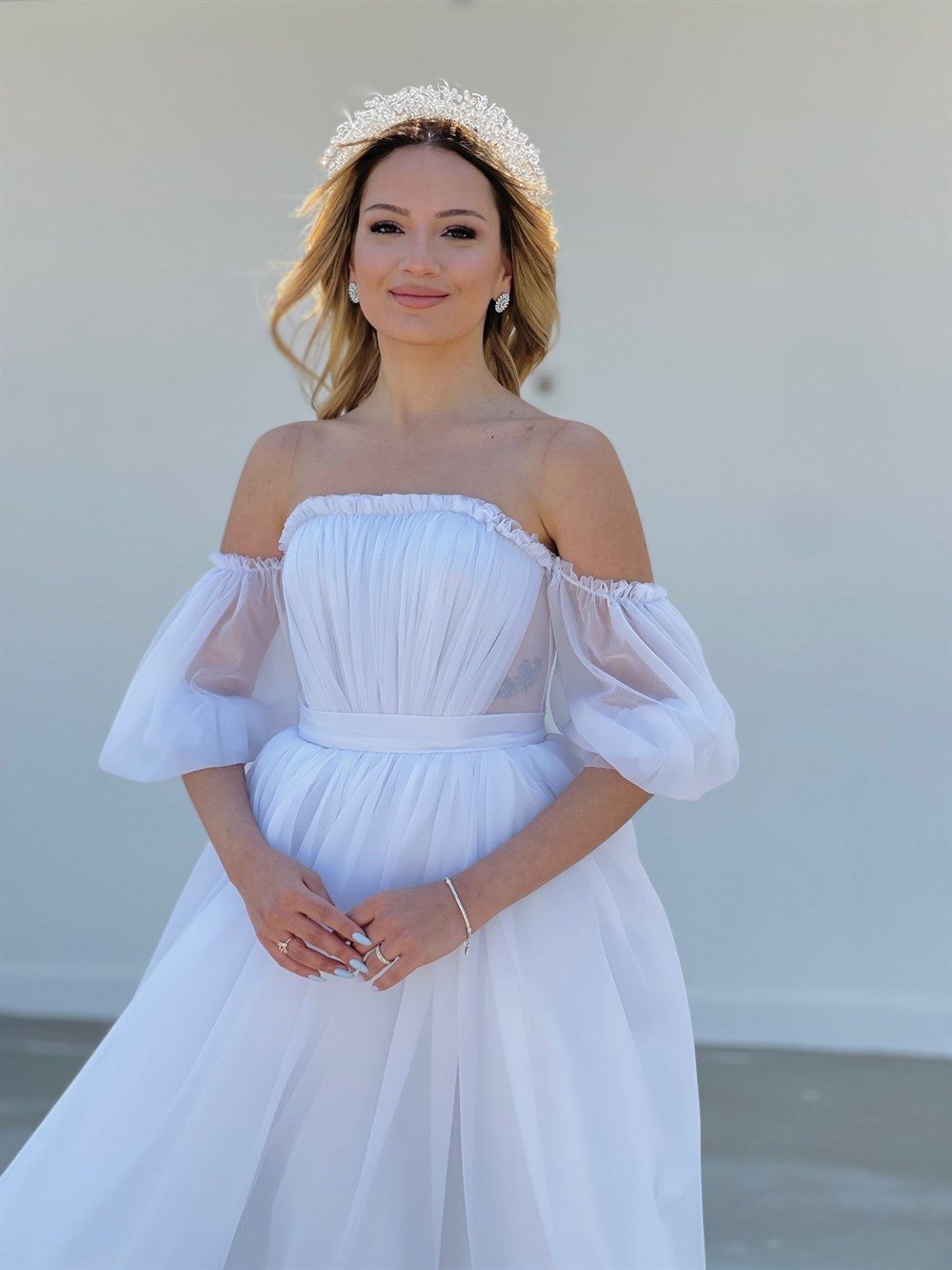 TheElsa | GİYİM | TAKI | Pera Beyaz Özel Tasarım Simli Tül Nikah ElbisesiELBİSEPera Beyaz Özel Tasarım Simli Tül Nikah Elbisesi