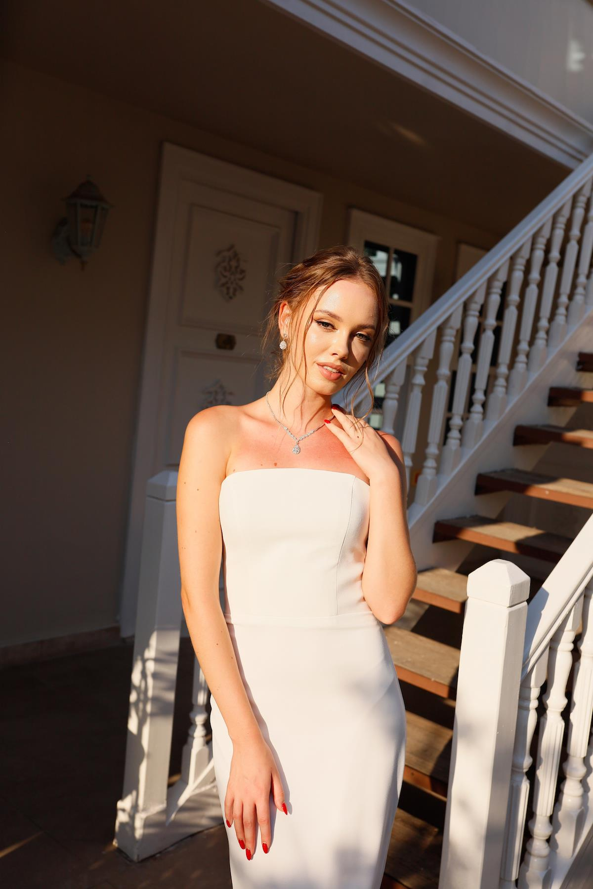 TheElsa | Kişiye Özel Üretim Abiye Elbise | Piraye Beyaz Özel Tasarım Dantel Detaylı Kalem Nikah Nişan ElbisesiÖZEL ÜRETİM ELBİSEPiraye White Special Design Lace Detailed Pencil Wedding Engagement Dress