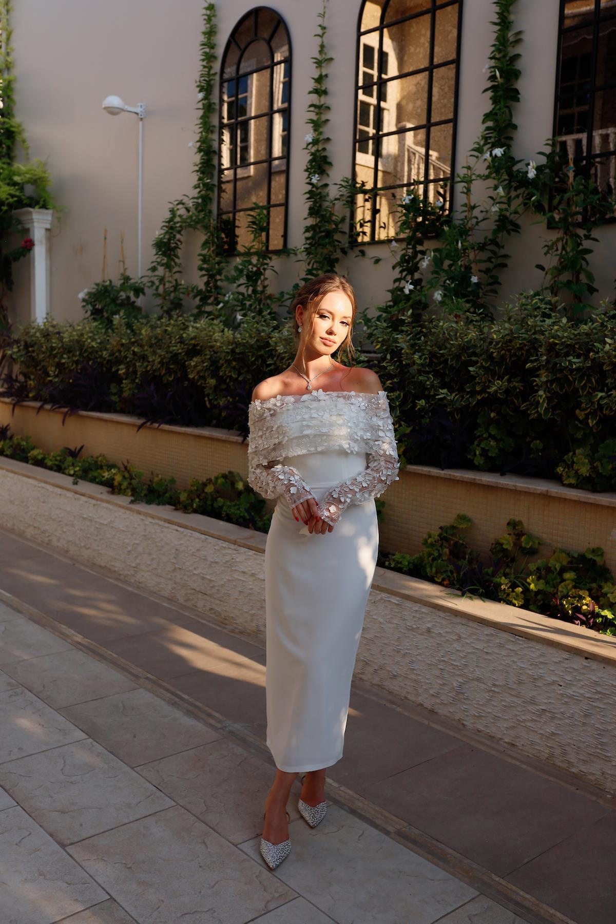 TheElsa | Kişiye Özel Üretim Abiye Elbise | Piraye Beyaz Özel Tasarım Dantel Detaylı Kalem Nikah Nişan ElbisesiÖZEL ÜRETİM ELBİSEPiraye White Special Design Lace Detailed Pencil Wedding Engagement Dress
