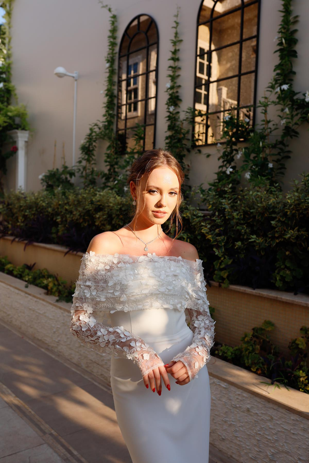 TheElsa | Kişiye Özel Üretim Abiye Elbise | Piraye Beyaz Özel Tasarım Dantel Detaylı Kalem Nikah Nişan ElbisesiÖZEL ÜRETİM ELBİSEPiraye White Special Design Lace Detailed Pencil Wedding Engagement Dress