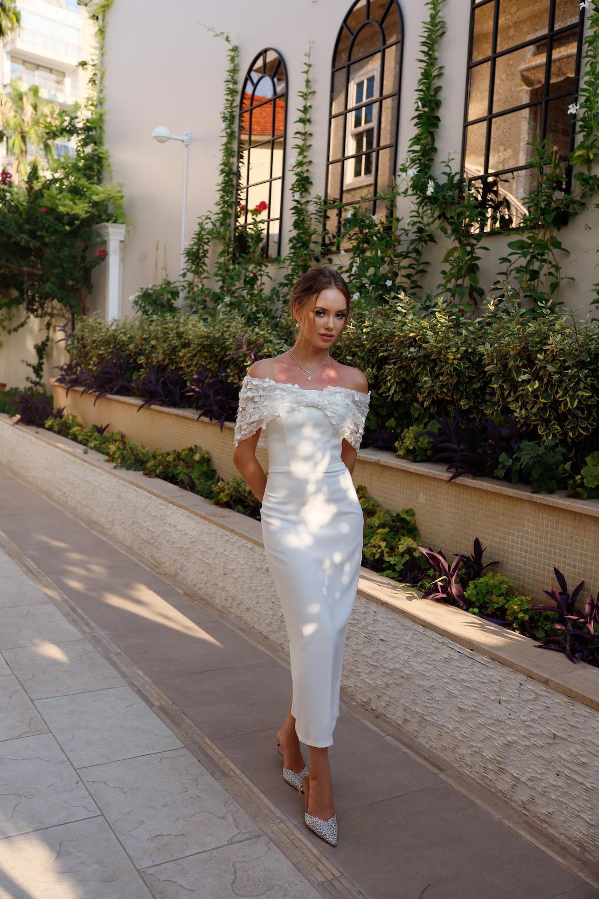 TheElsa | Kişiye Özel Üretim Abiye Elbise | Piraye Beyaz Özel Tasarım Dantel Detaylı Kalem Nikah Nişan ElbisesiÖZEL ÜRETİM ELBİSEPiraye White Special Design Lace Detailed Pencil Wedding Engagement Dress