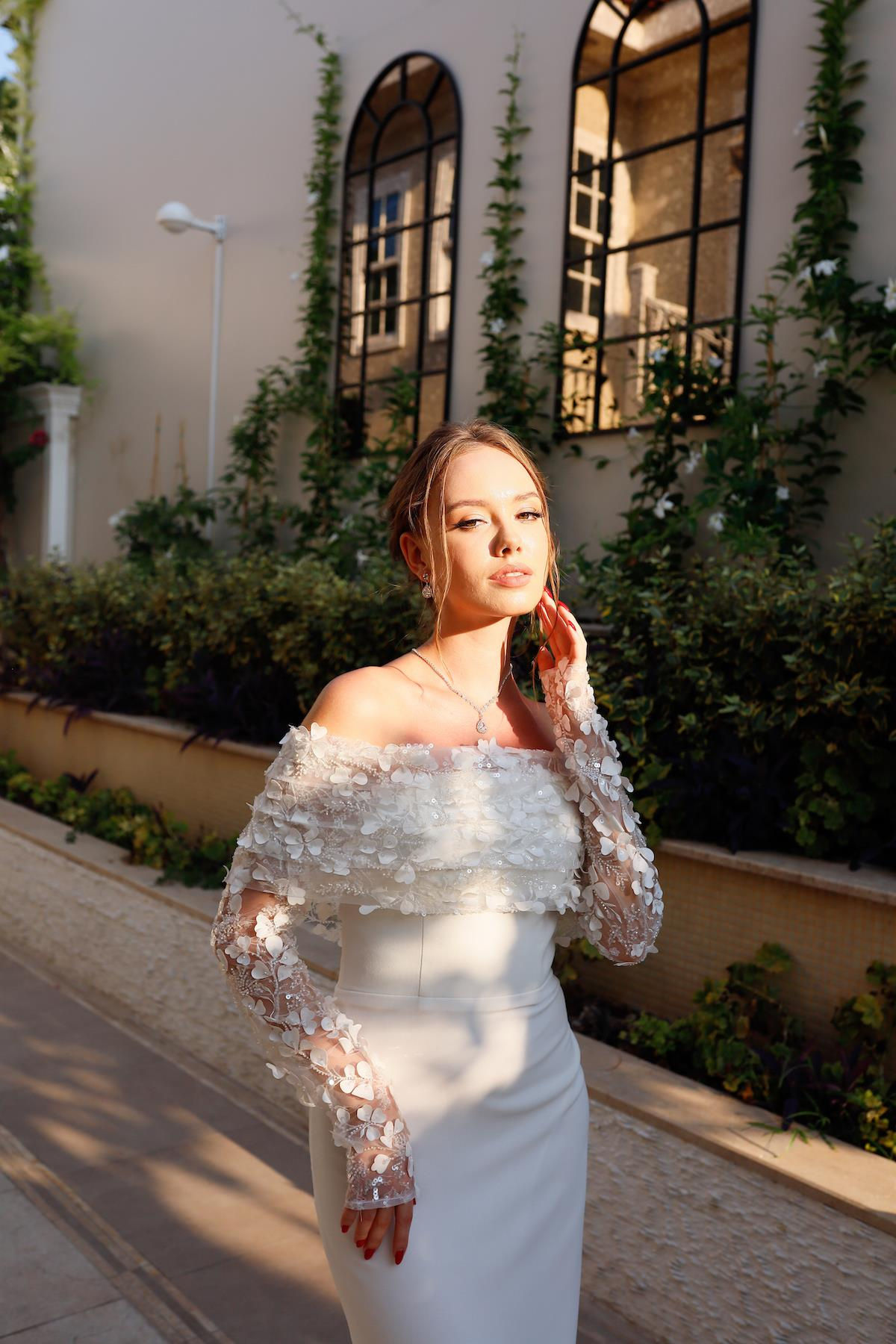 TheElsa | Kişiye Özel Üretim Abiye Elbise | Piraye Beyaz Özel Tasarım Dantel Detaylı Kalem Nikah Nişan ElbisesiÖZEL ÜRETİM ELBİSEPiraye White Special Design Lace Detailed Pencil Wedding Engagement Dress