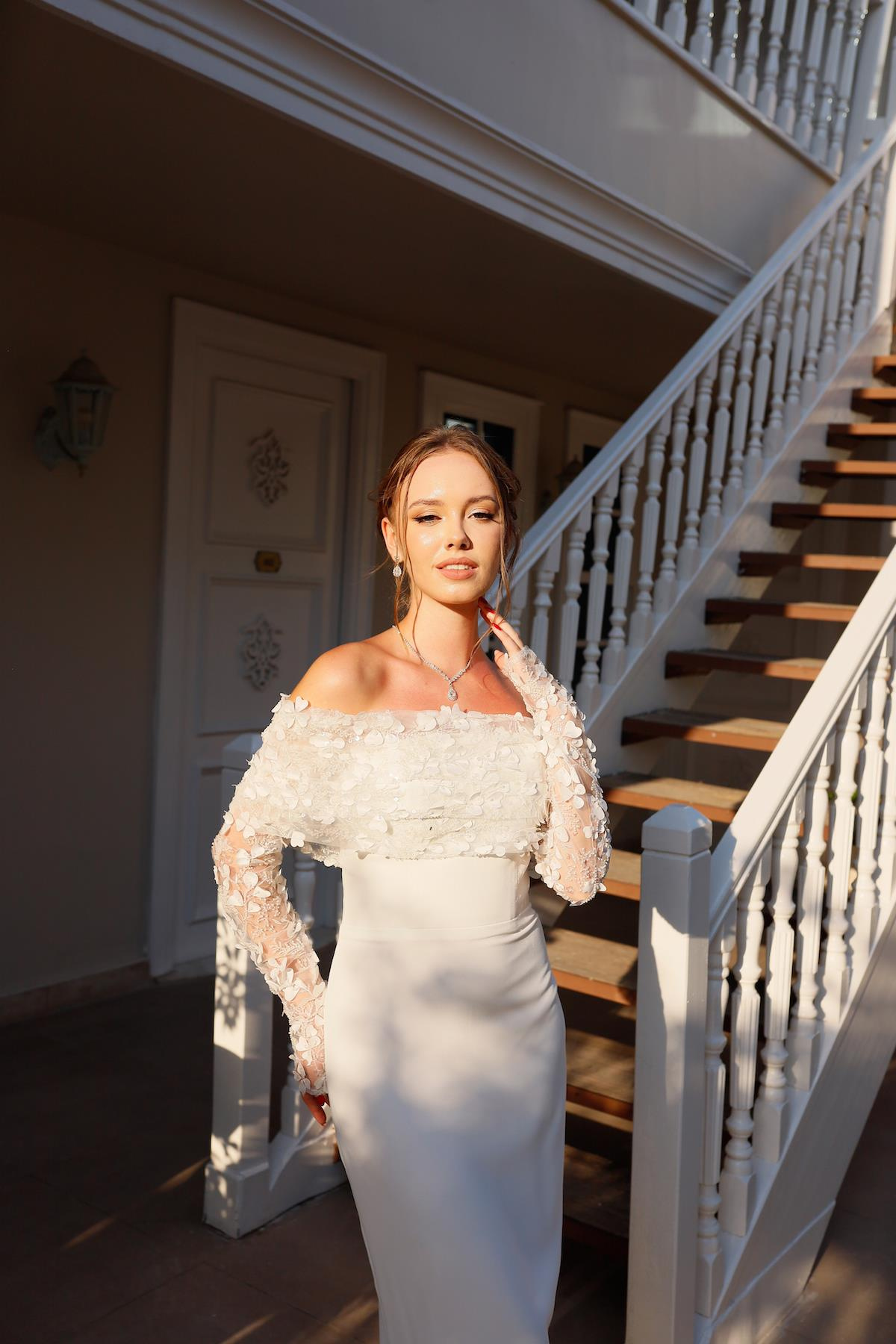 TheElsa | Kişiye Özel Üretim Abiye Elbise | Piraye Beyaz Özel Tasarım Dantel Detaylı Kalem Nikah Nişan ElbisesiÖZEL ÜRETİM ELBİSEPiraye White Special Design Lace Detailed Pencil Wedding Engagement Dress