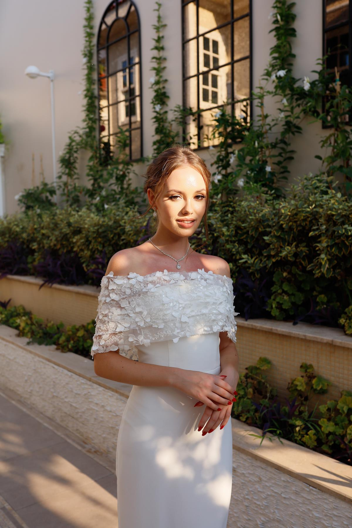 TheElsa | Kişiye Özel Üretim Abiye Elbise | Piraye Beyaz Özel Tasarım Dantel Detaylı Kalem Nikah Nişan ElbisesiÖZEL ÜRETİM ELBİSEPiraye White Special Design Lace Detailed Pencil Wedding Engagement Dress