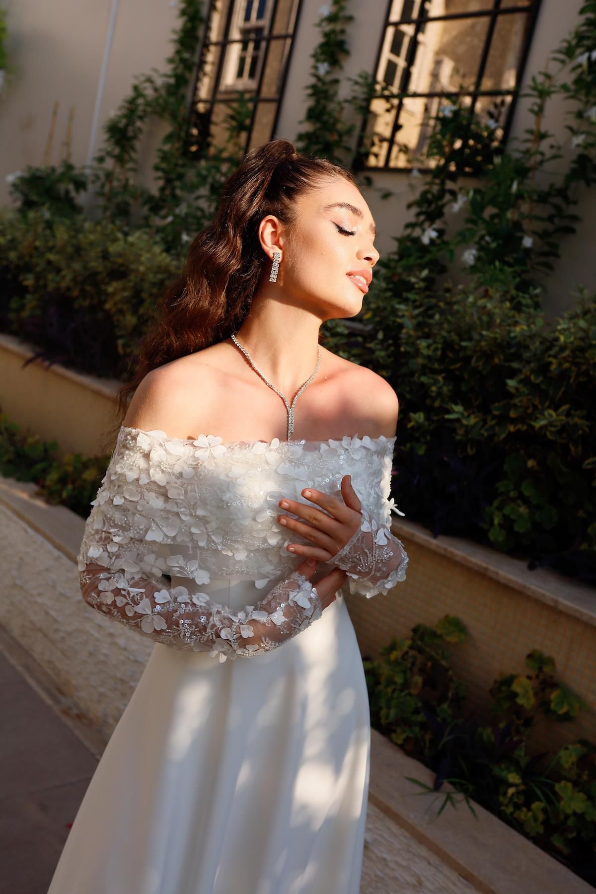 TheElsa | Kişiye Özel Üretim Abiye Elbise | Piraye Prenses Beyaz Özel Tasarım Dantel Detaylı Kalem Nikah Nişan ElbisesiDANTEL ELBİSELERPiraye Prenses Beyaz Özel Tasarım Dantel Detaylı Kalem Nikah Nişan Elbisesi