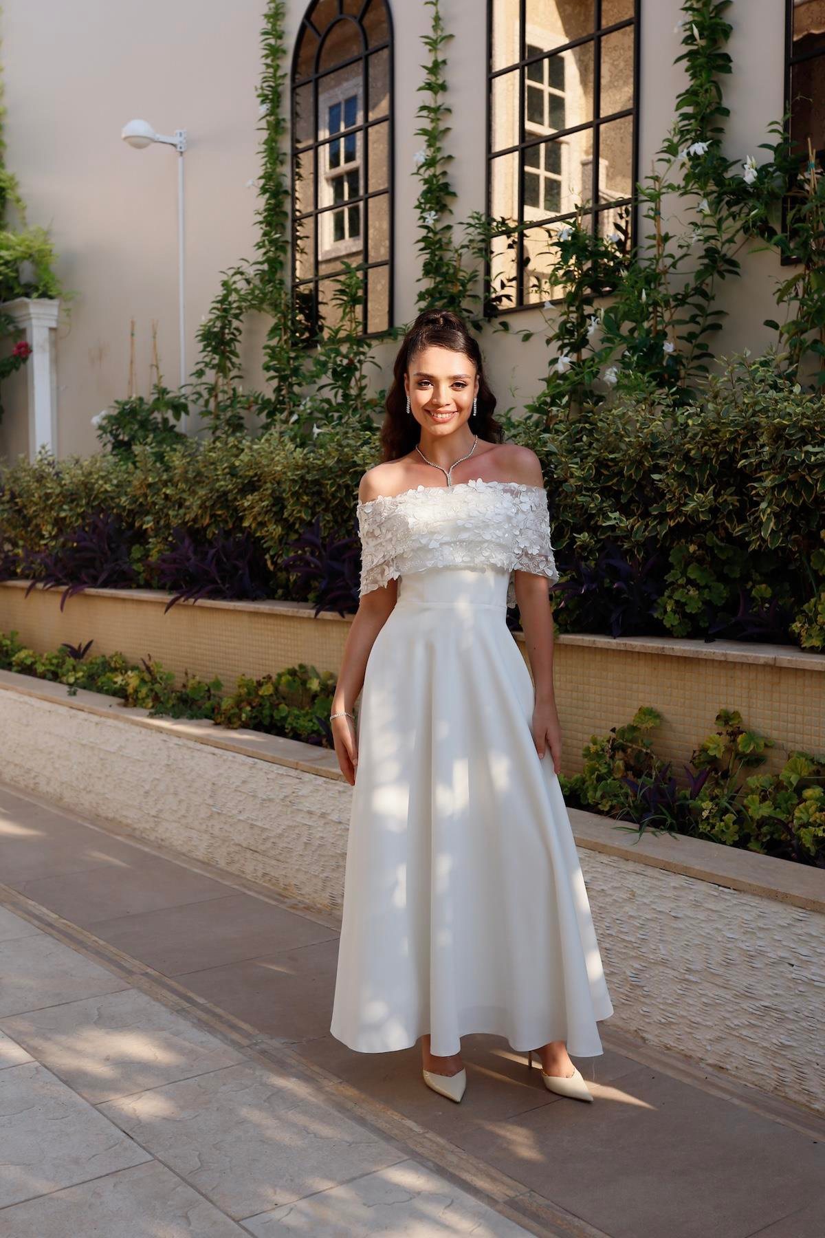 TheElsa | Kişiye Özel Üretim Abiye Elbise | Piraye Prenses Beyaz Özel Tasarım Dantel Detaylı Kalem Nikah Nişan ElbisesiDANTEL ELBİSELERPiraye Prenses Beyaz Özel Tasarım Dantel Detaylı Kalem Nikah Nişan Elbisesi