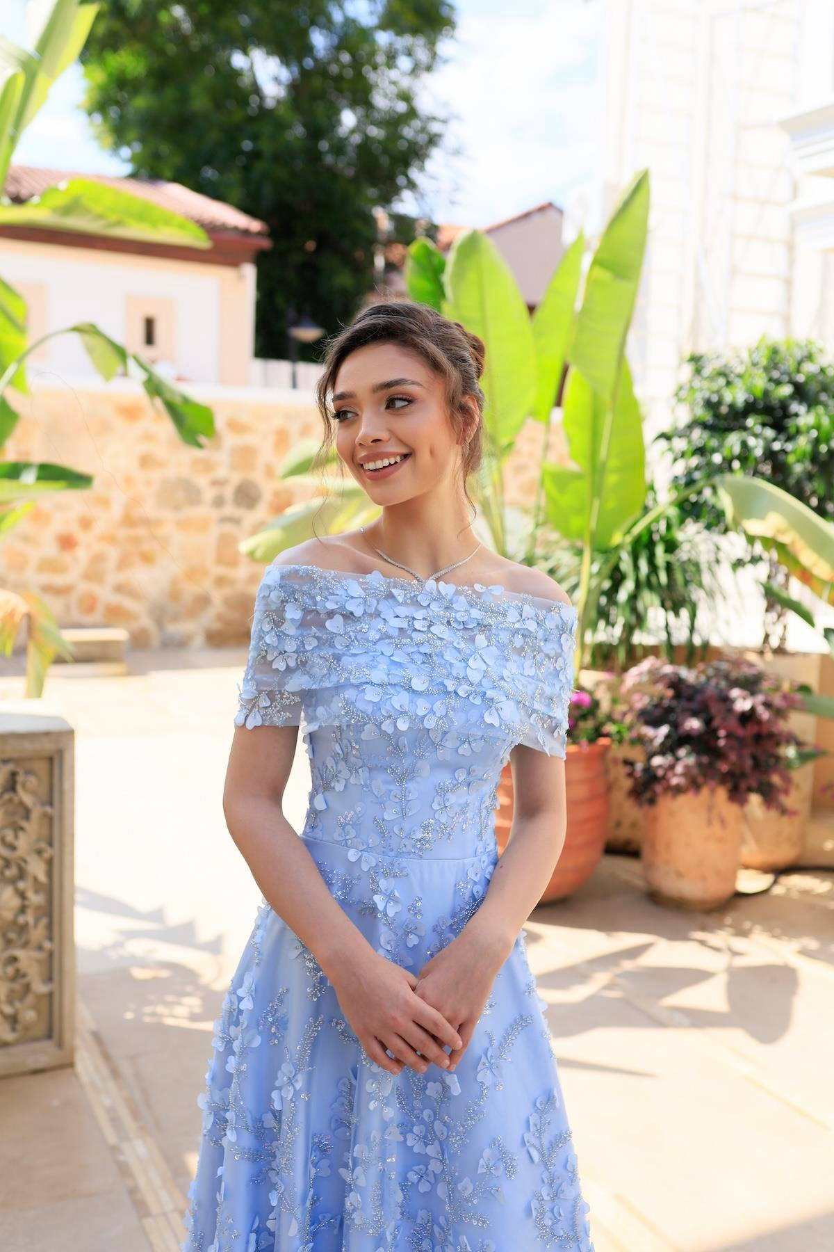 TheElsa | Kişiye Özel Üretim Abiye Elbise | Prenses Lavinya Bebek Mavi Çiçekli Özel Tasarım Dantel Abiye ElbiseDANTEL ELBİSELERPrincess Lavinya Baby Blue Floral Special Design Lace Evening Dress