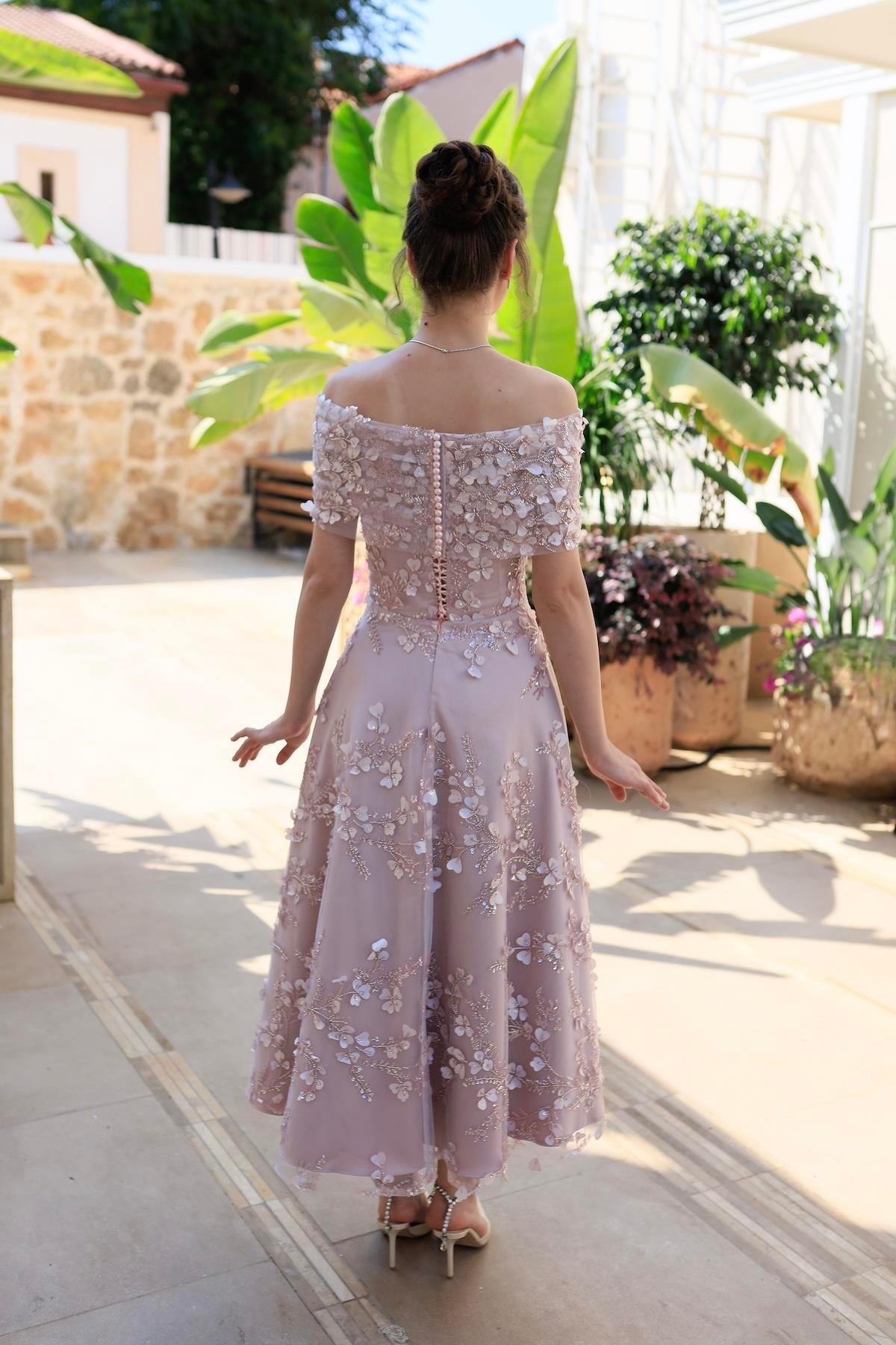 TheElsa | Kişiye Özel Üretim Abiye Elbise | Prenses Lavinya Pudra Çiçekli Özel Tasarım Dantel Abiye ElbiseÖZEL ÜRETİM ELBİSEPrincess Lavinya Powder Floral Special Design Lace Evening Dress