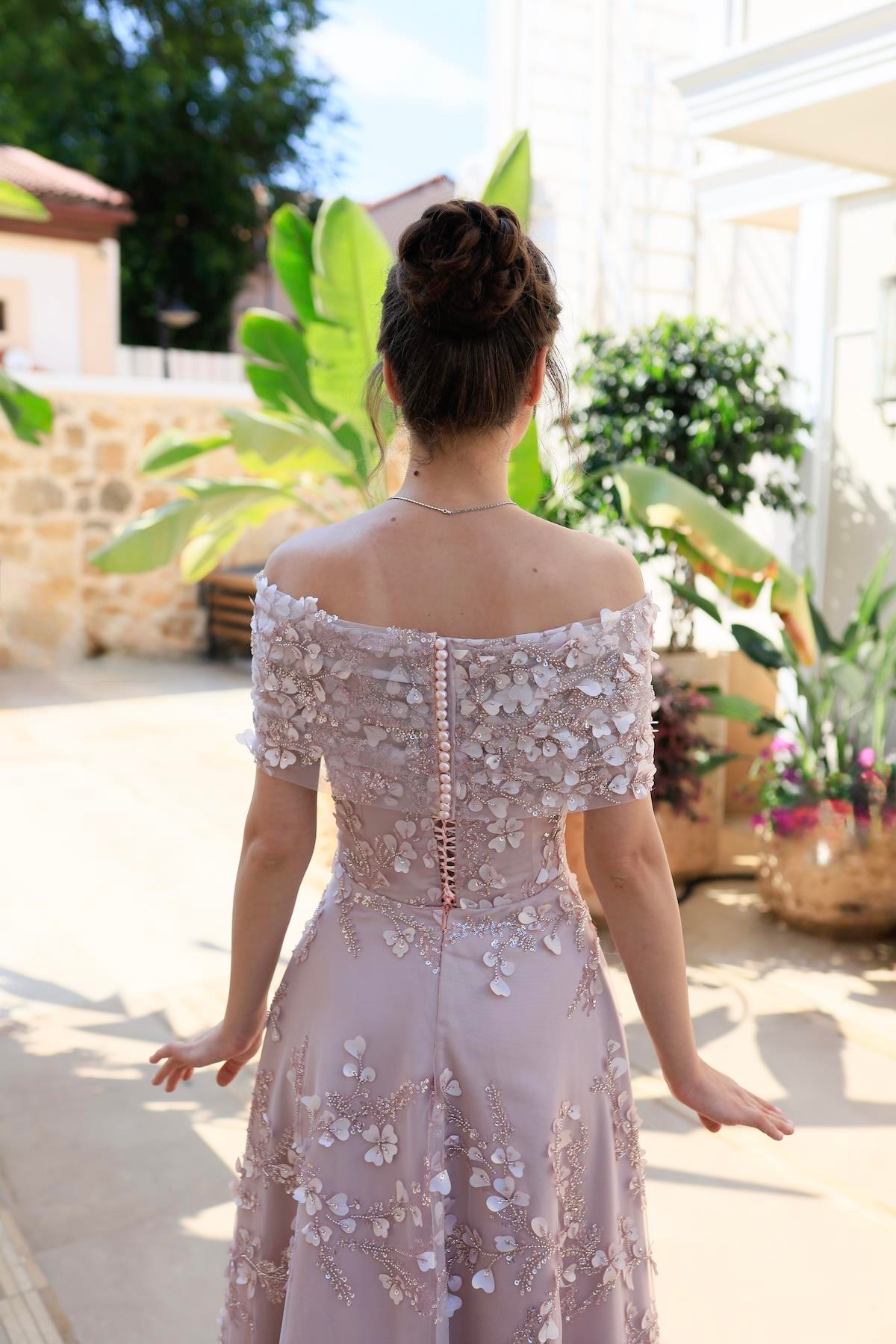 TheElsa | Kişiye Özel Üretim Abiye Elbise | Prenses Lavinya Pudra Çiçekli Özel Tasarım Dantel Abiye ElbiseÖZEL ÜRETİM ELBİSEPrincess Lavinya Powder Floral Special Design Lace Evening Dress