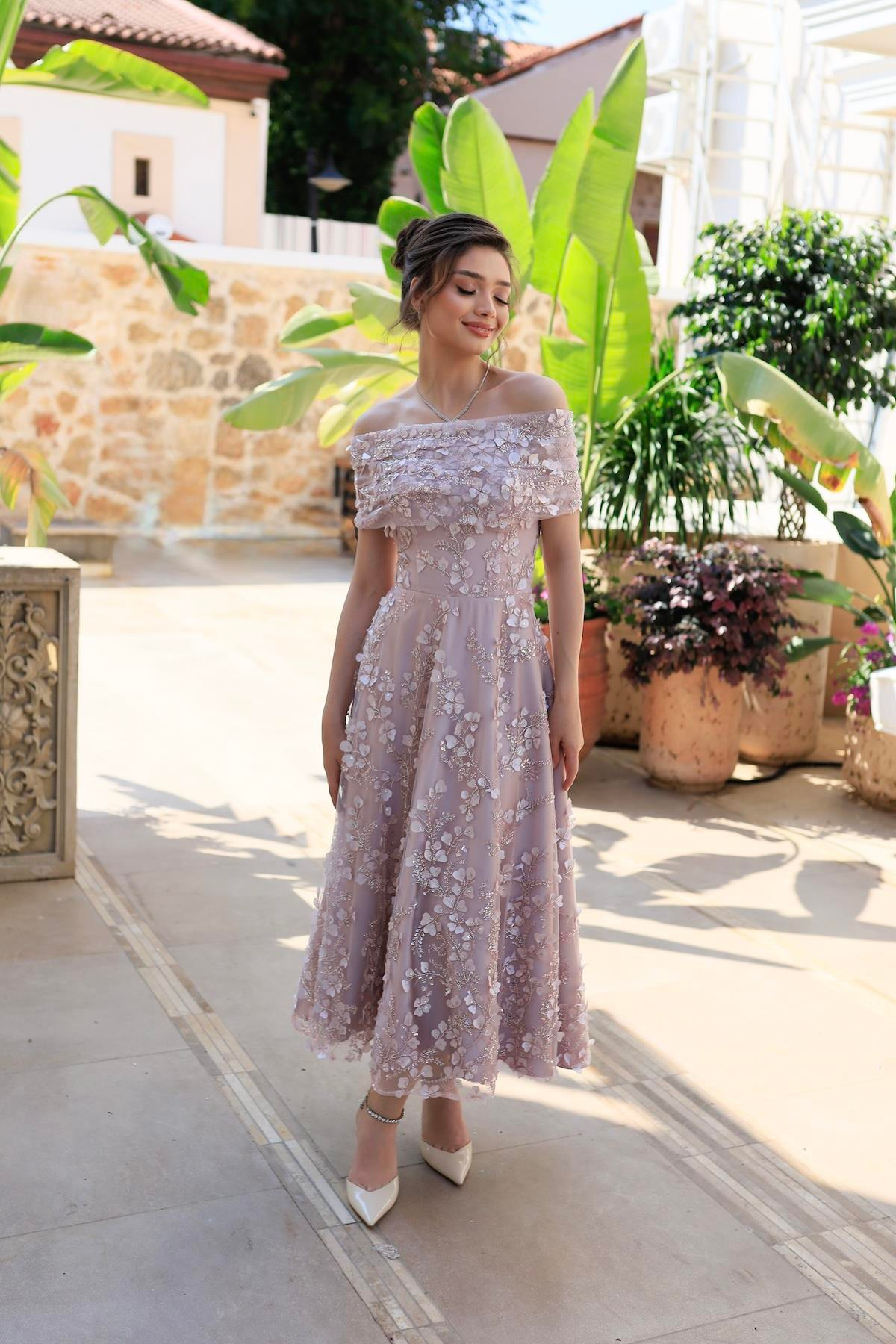 TheElsa | Kişiye Özel Üretim Abiye Elbise | Prenses Lavinya Pudra Çiçekli Özel Tasarım Dantel Abiye ElbiseÖZEL ÜRETİM ELBİSEPrincess Lavinya Powder Floral Special Design Lace Evening Dress