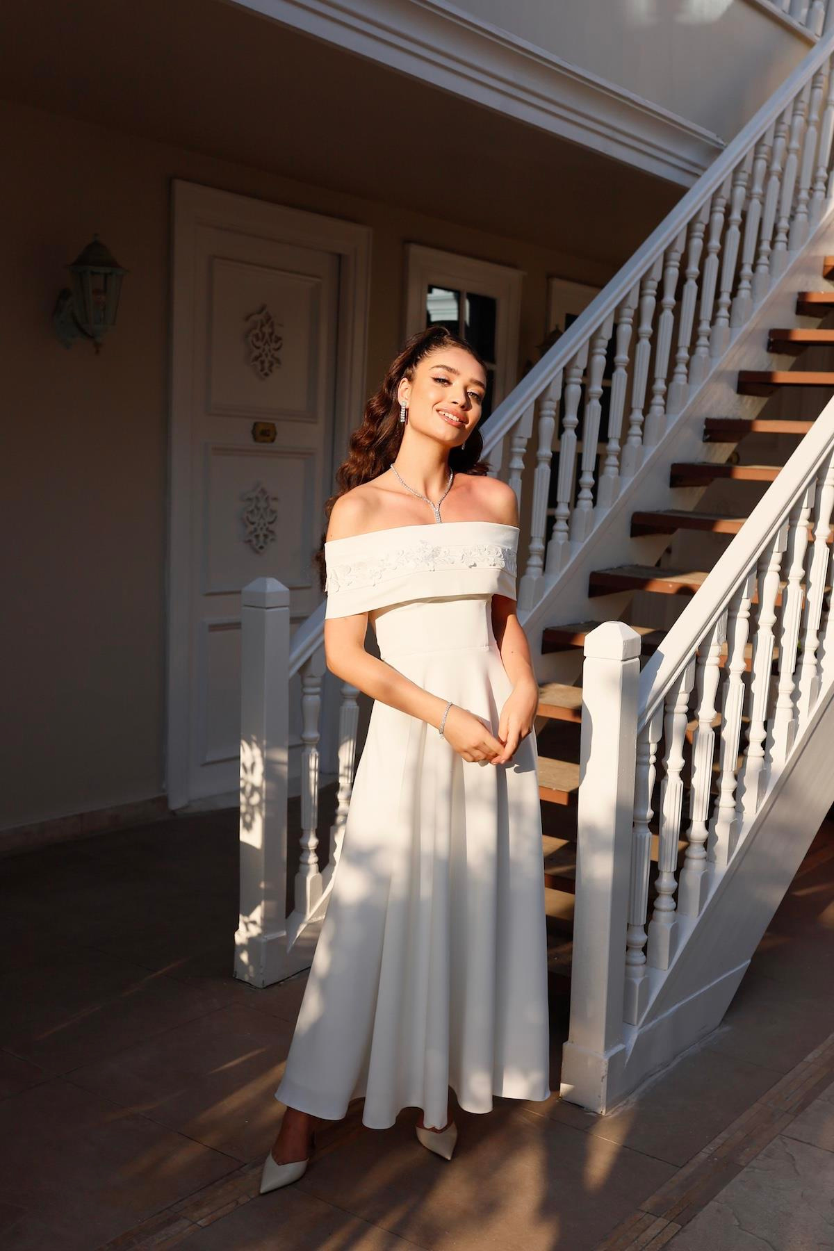 TheElsa | Kişiye Özel Üretim Abiye Elbiseler | Prenses Leyla Beyaz Özel Tasarım Dantel Abiye ElbiseBEYAZ ELBİSELERPrincess Leyla White Special Design Lace Evening Dress
