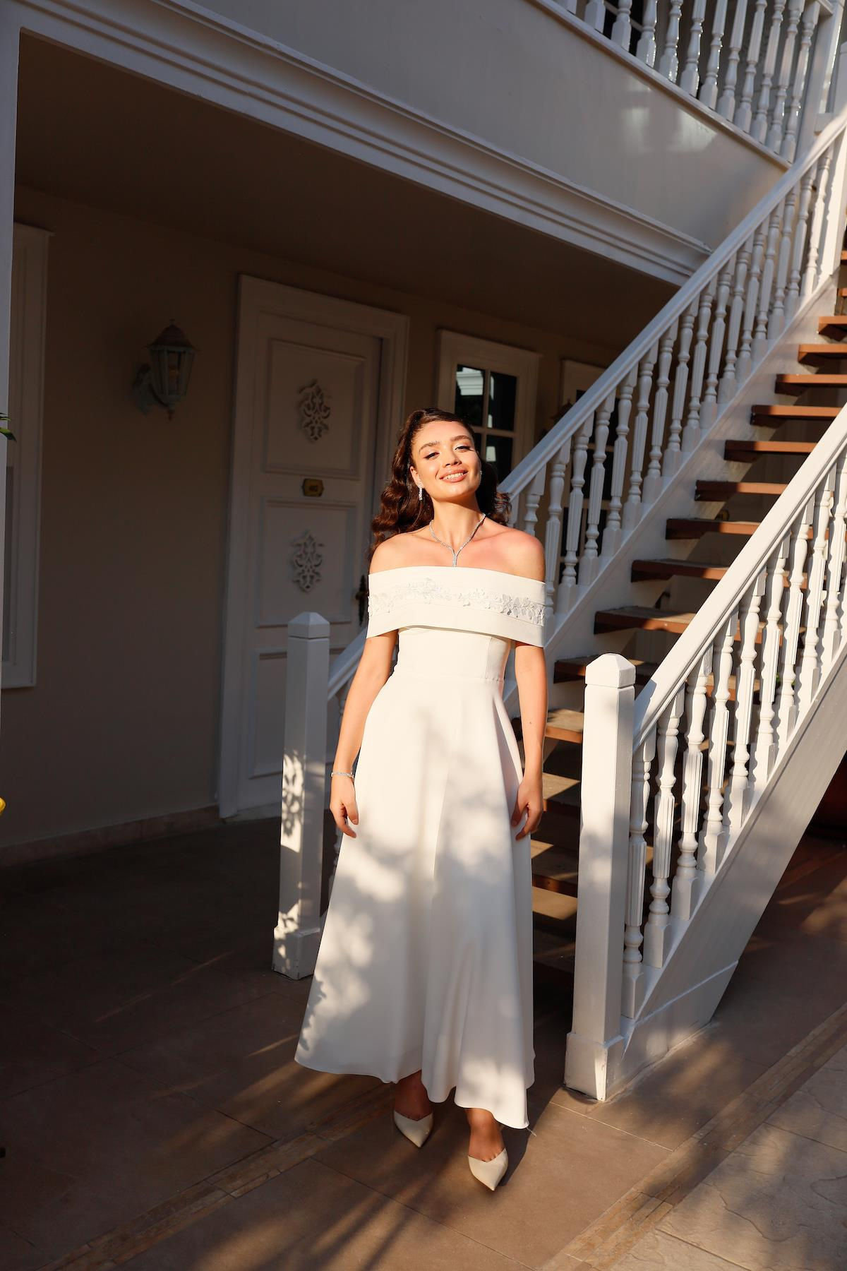 TheElsa | Kişiye Özel Üretim Abiye Elbiseler | Prenses Leyla Beyaz Özel Tasarım Dantel Abiye ElbiseBEYAZ ELBİSELERPrincess Leyla White Special Design Lace Evening Dress