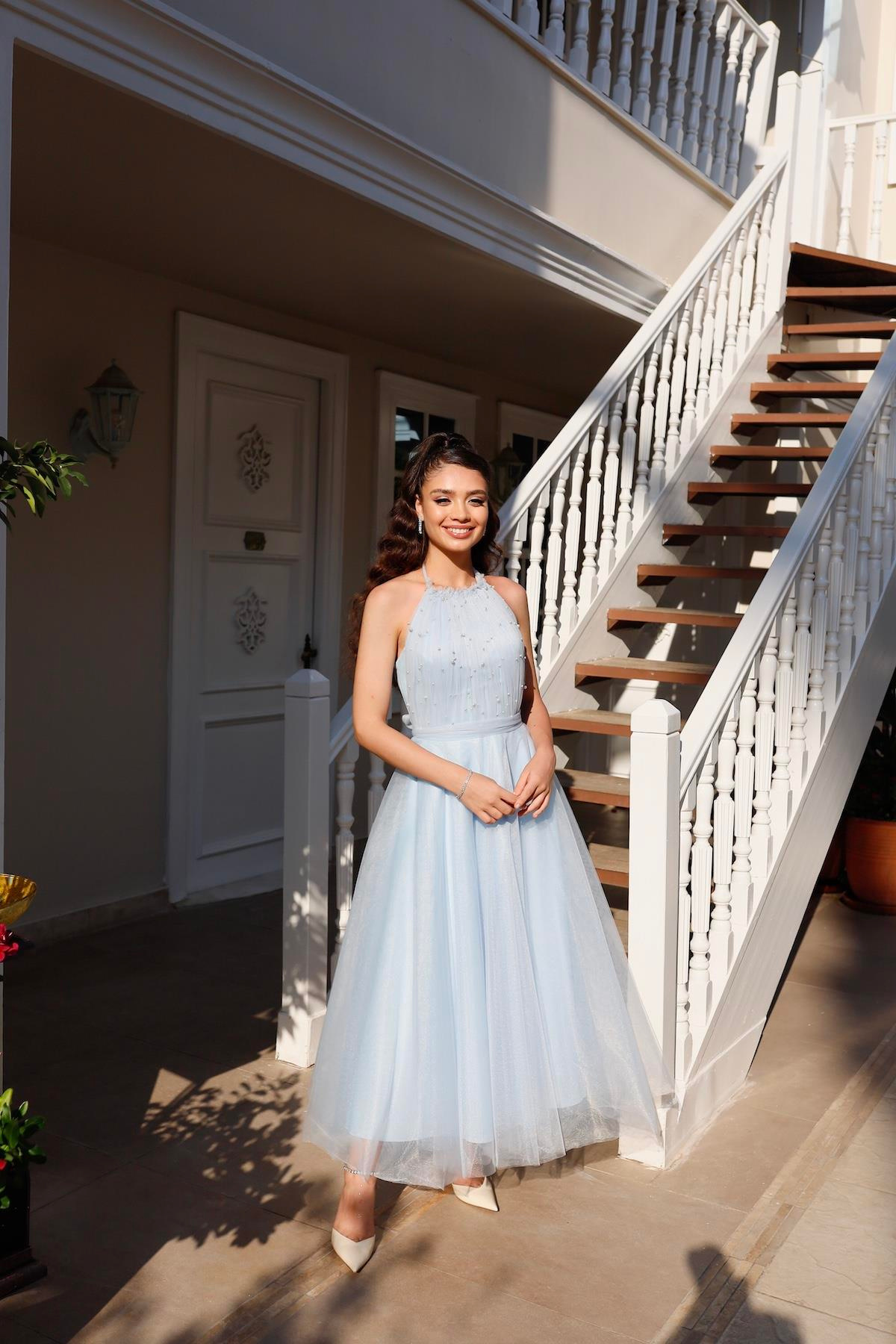 TheElsa | GİYİM | TAKI | Santa İncili Bebek Mavi Özel Tasarım Abiye ElbiseÖZEL ÜRETİM ELBİSESanta Baby Blue Special Design Evening Dress with Pearls