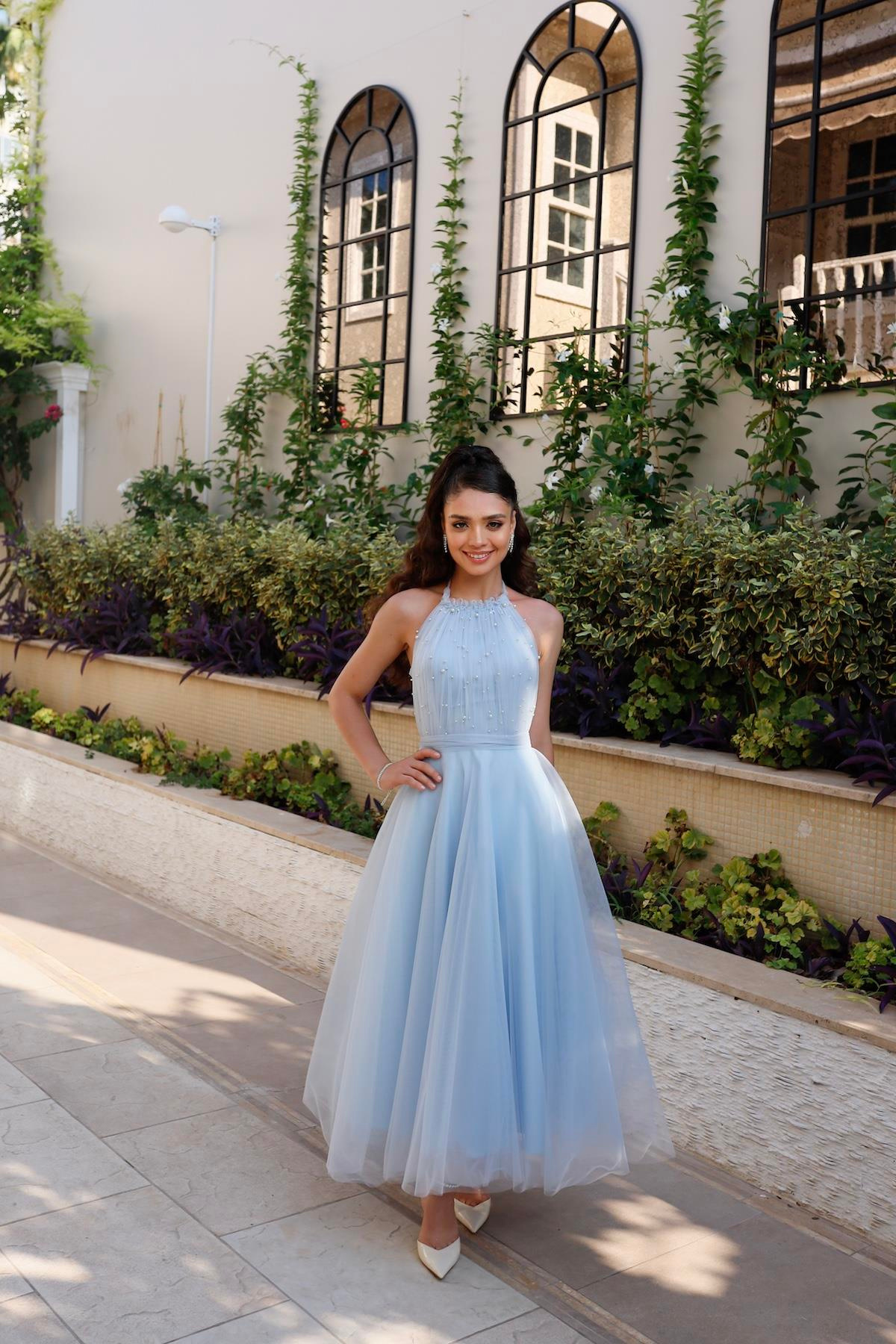 TheElsa | GİYİM | TAKI | Santa İncili Bebek Mavi Özel Tasarım Abiye ElbiseÖZEL ÜRETİM ELBİSESanta Baby Blue Special Design Evening Dress with Pearls
