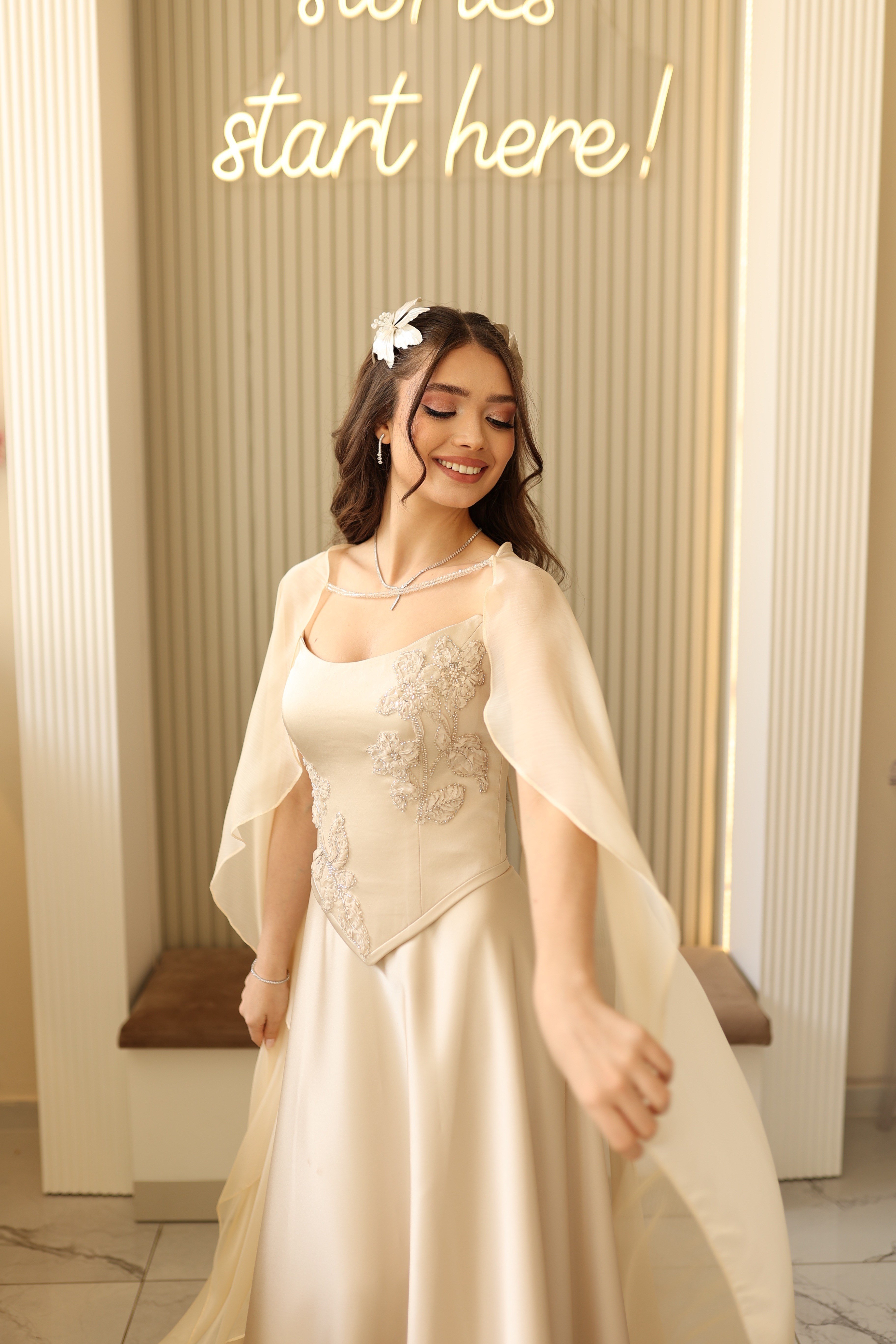 TheElsa | Serena Bej Prenses Şifon Şal SADE ELBİSELERSerena Bej Prenses Şifon Şal Korseli Uzun Saten Nişan Davet Elbisesi