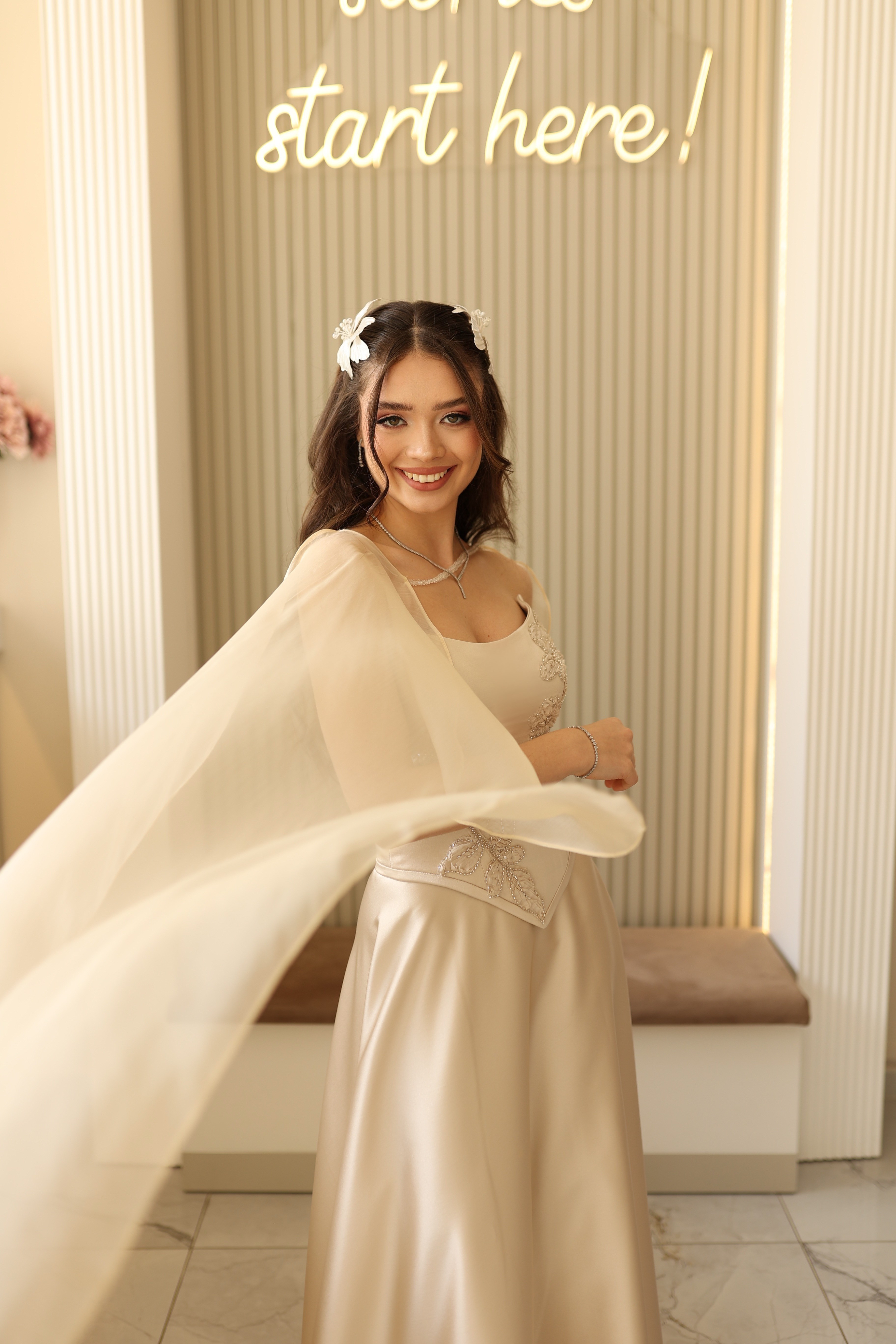 TheElsa | Serena Bej Prenses Şifon Şal SADE ELBİSELERSerena Bej Prenses Şifon Şal Korseli Uzun Saten Nişan Davet Elbisesi