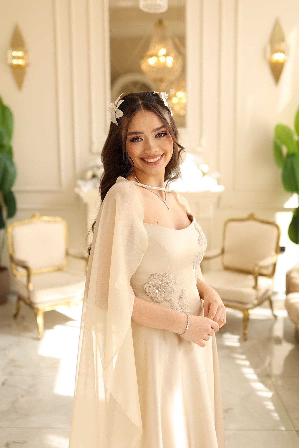 TheElsa | Serena Bej Prenses Şifon Şal SADE ELBİSELERSerena Bej Prenses Şifon Şal Korseli Uzun Saten Nişan Davet Elbisesi