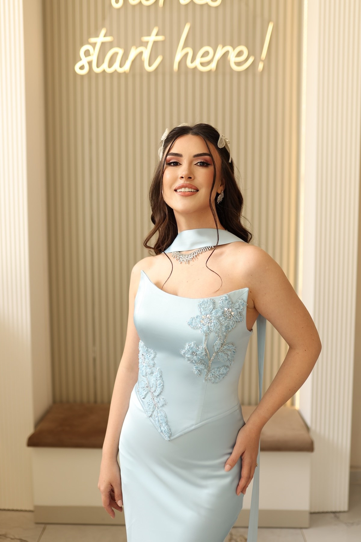 TheElsa | Serena Mavi Balık Saten ŞalSADE ELBİSELERSerena Mavi Balık Saten Şal Korseli Uzun Saten Nişan Davet Elbisesi