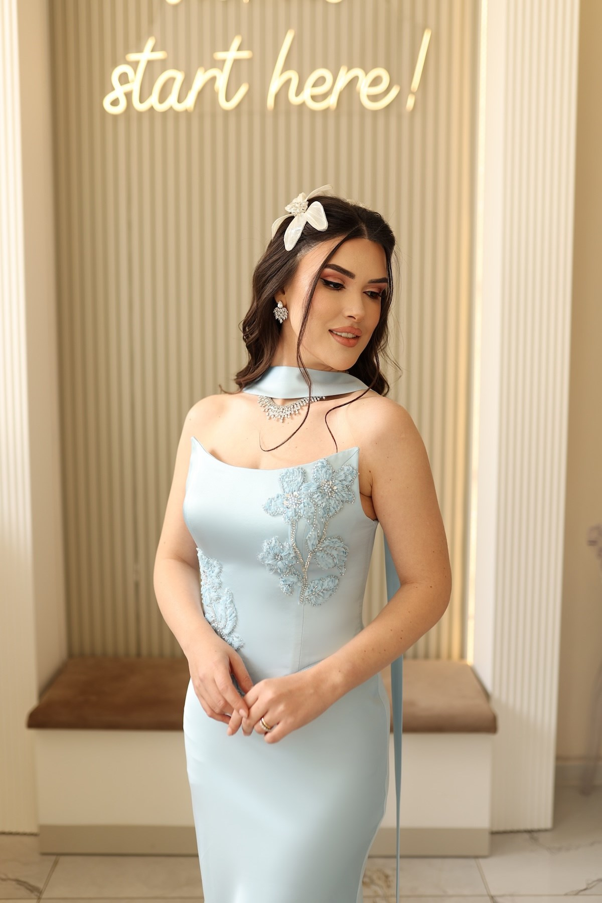 TheElsa | Serena Mavi Balık Saten ŞalSADE ELBİSELERSerena Mavi Balık Saten Şal Korseli Uzun Saten Nişan Davet Elbisesi